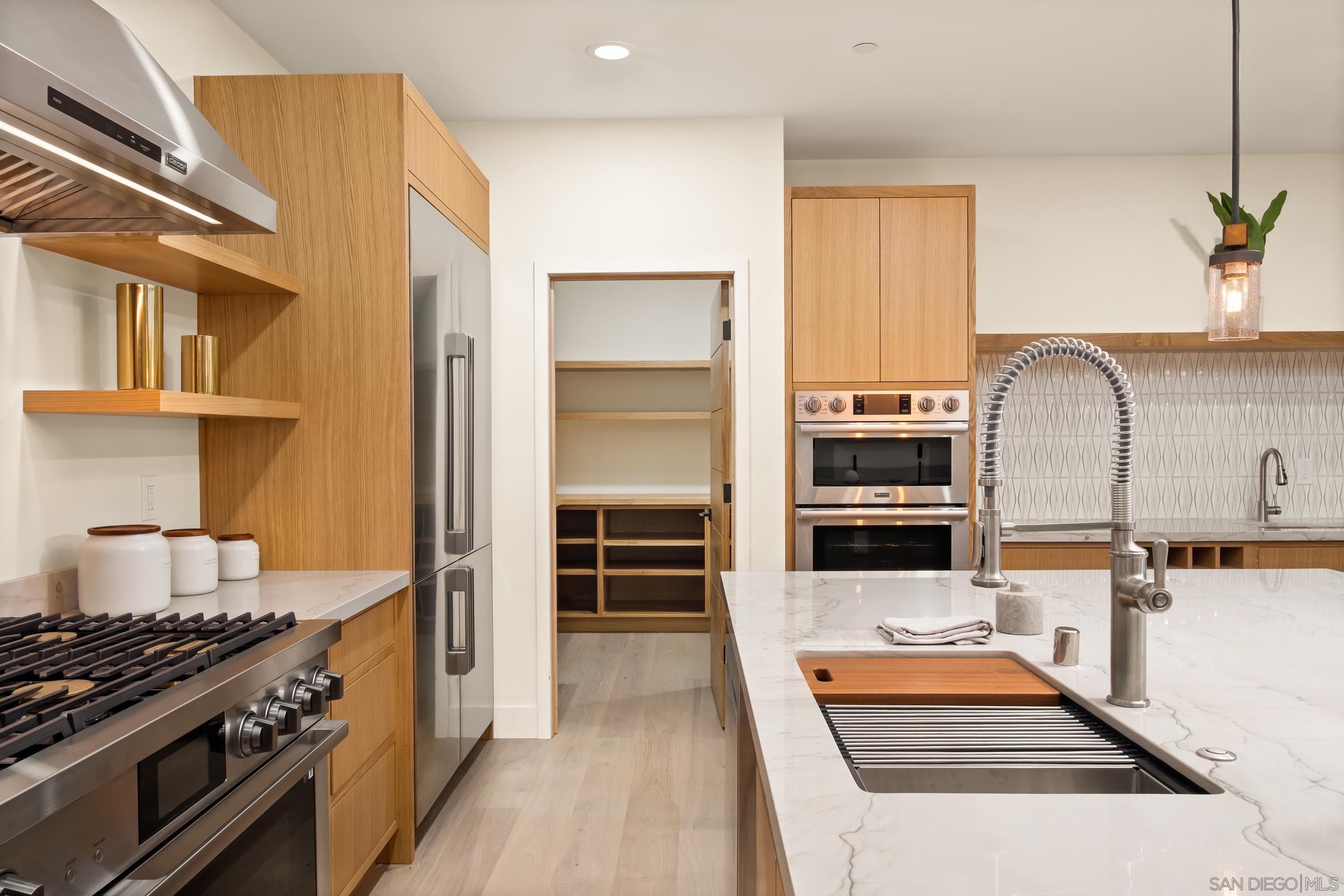 Detail Gallery Image 9 of 67 For 1531-33  Lieta St, San Diego,  CA 92110 - 6 Beds | 5 Baths