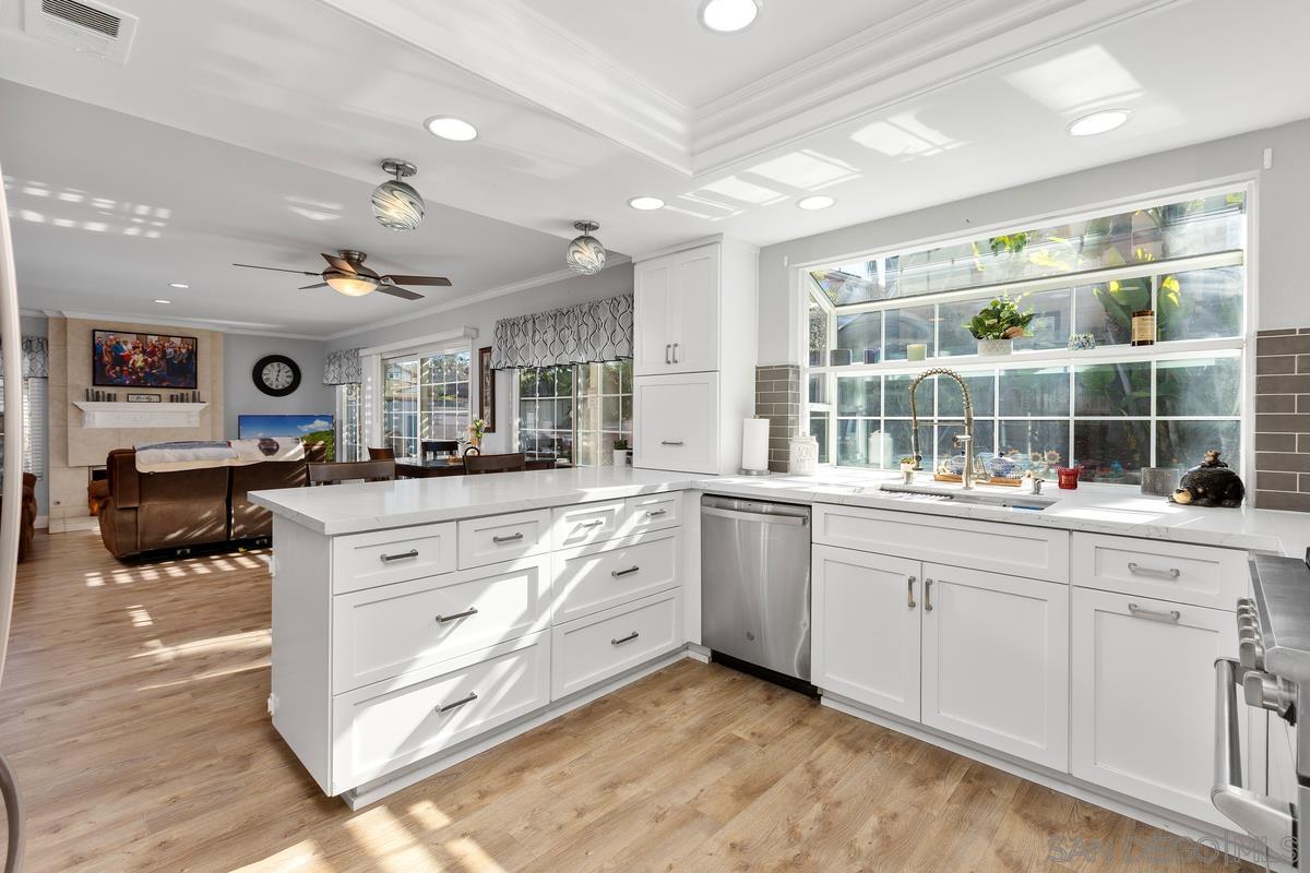 Detail Gallery Image 12 of 41 For 4475  Saint Andrews Place, Oceanside,  CA 92057 - 4 Beds | 3 Baths