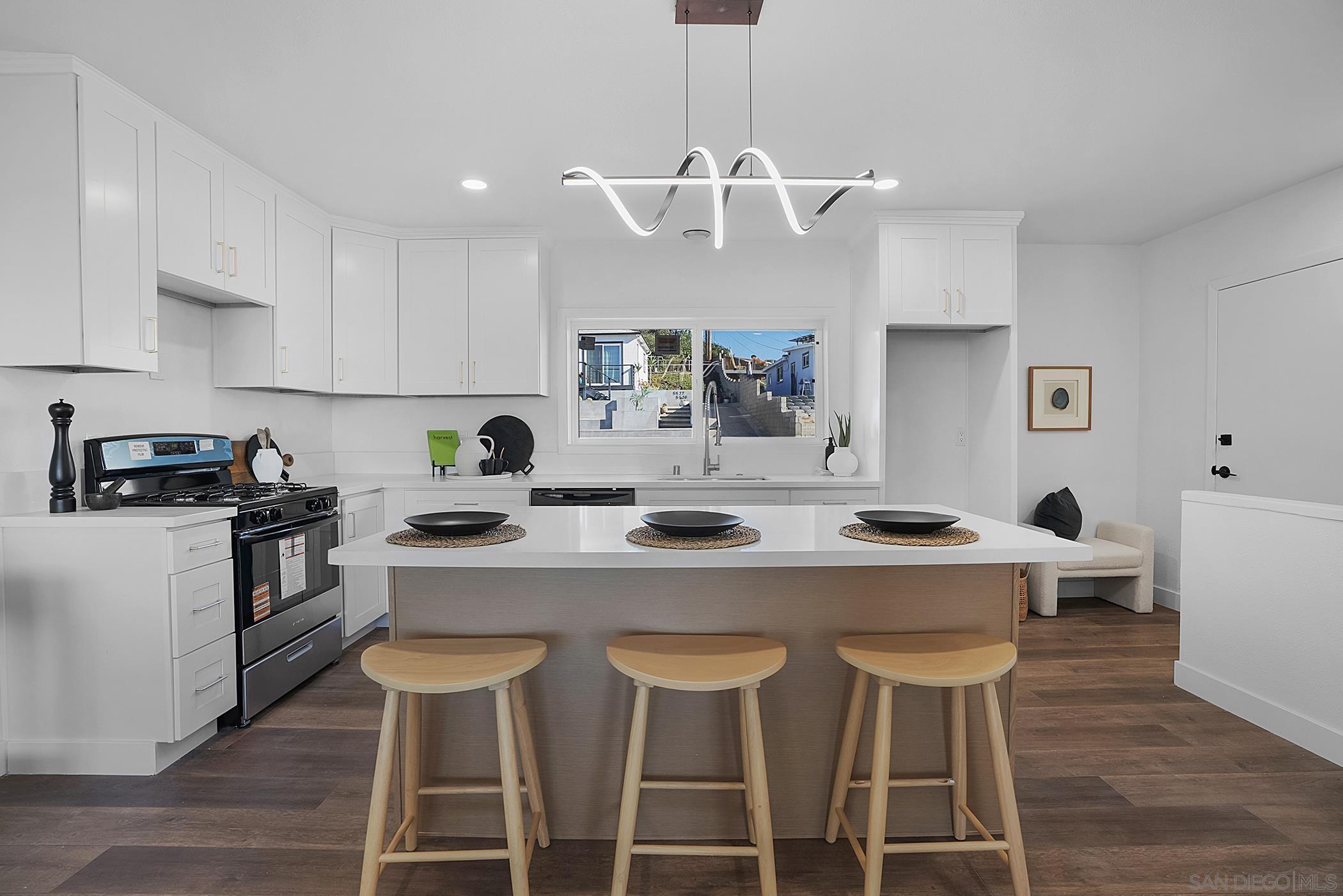 Detail Gallery Image 13 of 30 For San Onofre Ter, San Diego,  CA 92114 - 3 Beds | 2 Baths