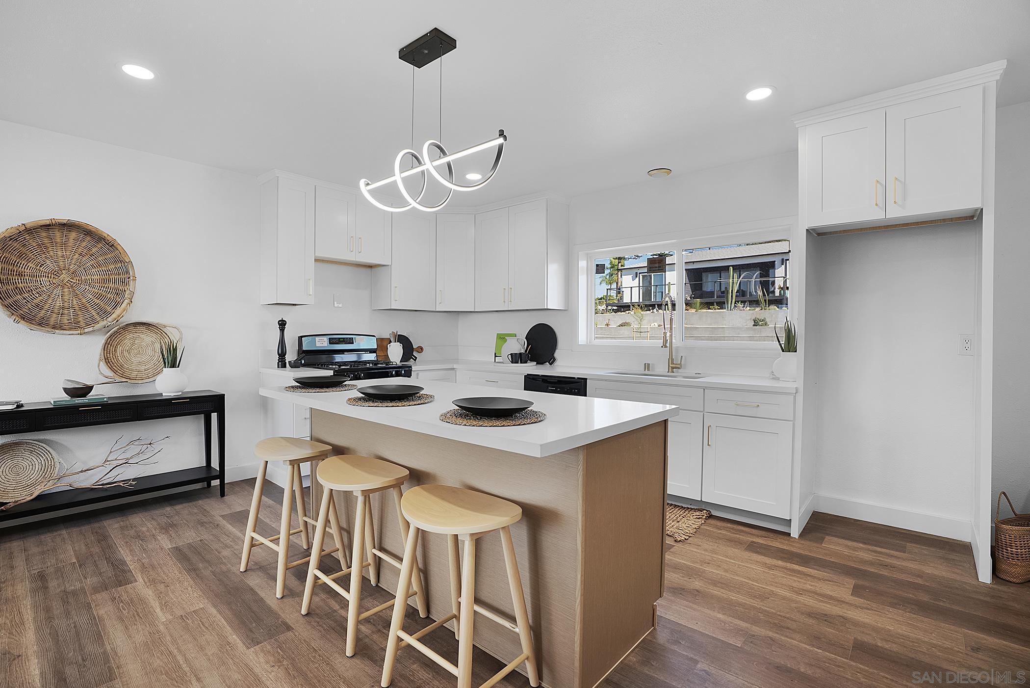 Detail Gallery Image 15 of 30 For San Onofre Ter, San Diego,  CA 92114 - 3 Beds | 2 Baths