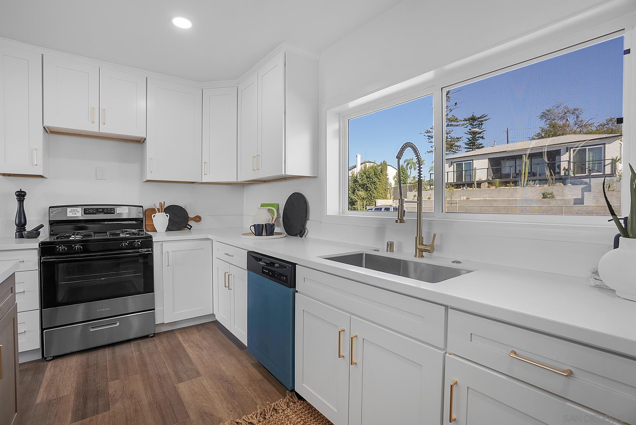 Detail Gallery Image 17 of 30 For San Onofre Ter, San Diego,  CA 92114 - 3 Beds | 2 Baths