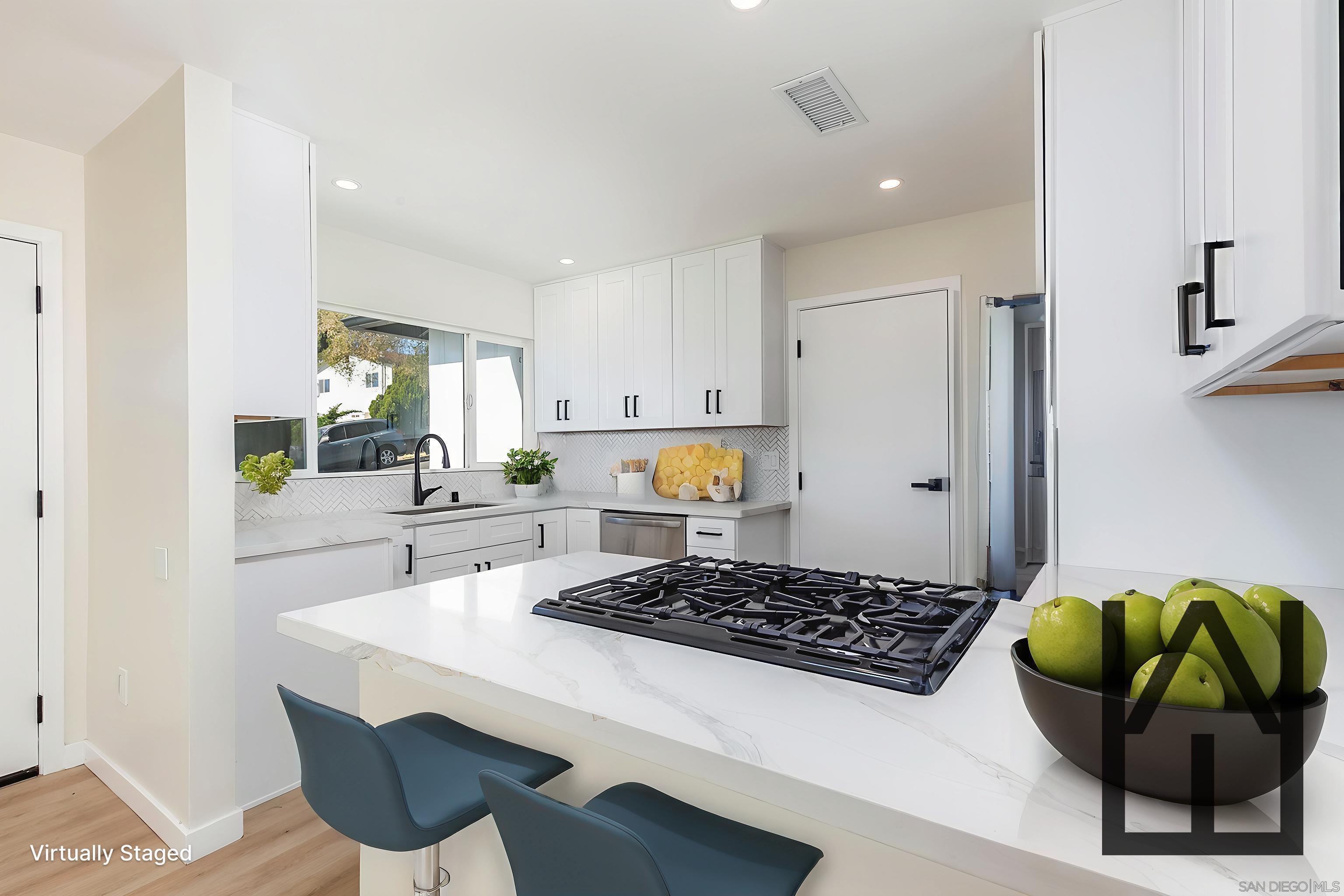 Detail Gallery Image 12 of 57 For 2549  Roseview Pl, San Diego,  CA 92105 - 4 Beds | 2 Baths