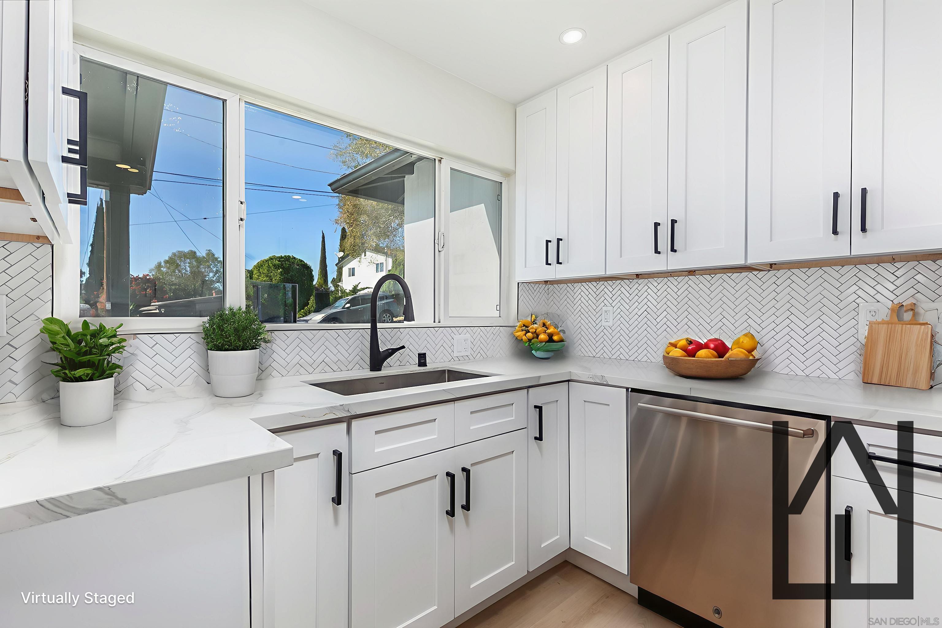 Detail Gallery Image 15 of 57 For 2549  Roseview Pl, San Diego,  CA 92105 - 4 Beds | 2 Baths