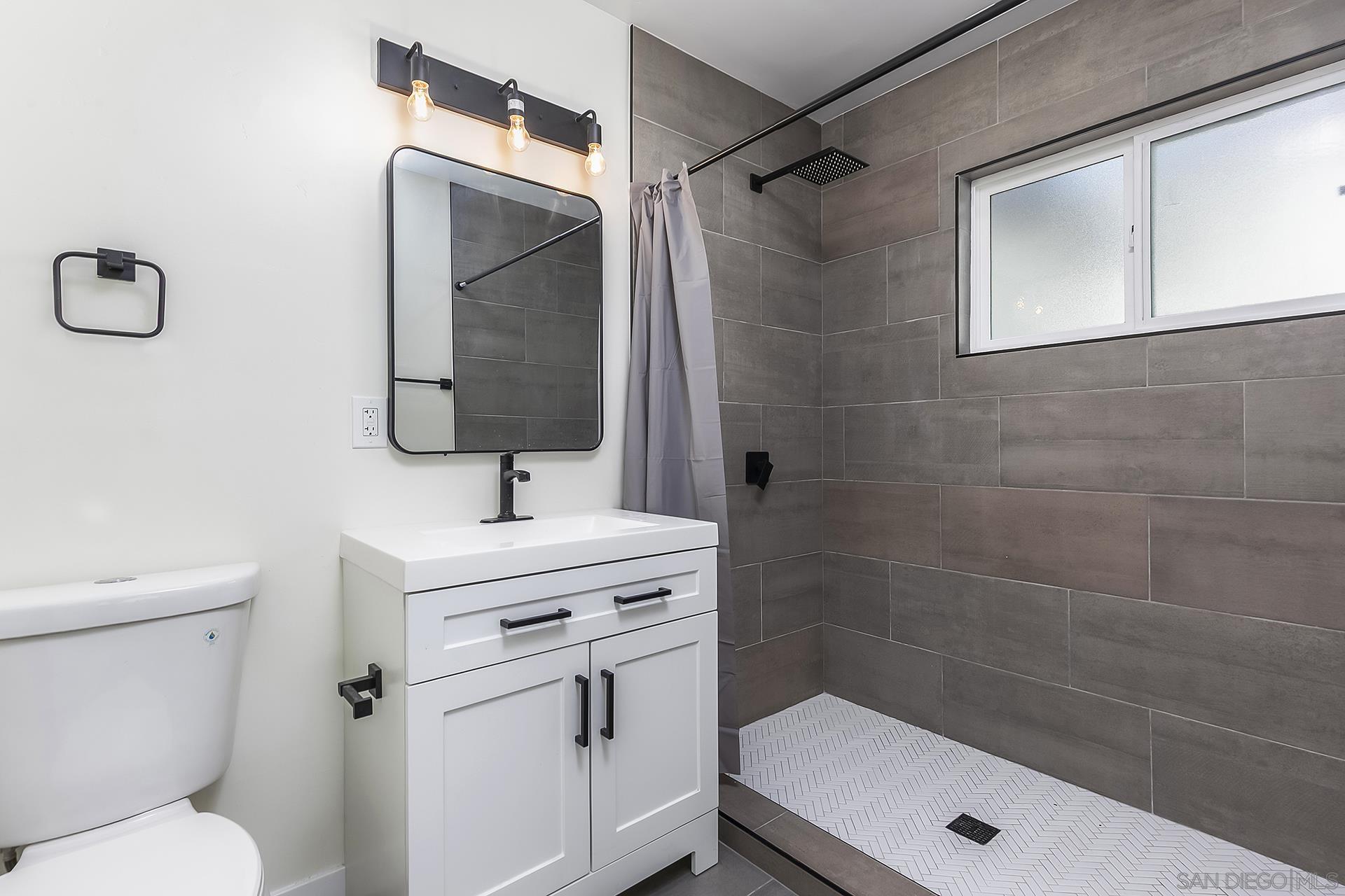 Detail Gallery Image 21 of 57 For 2549  Roseview Pl, San Diego,  CA 92105 - 4 Beds | 2 Baths