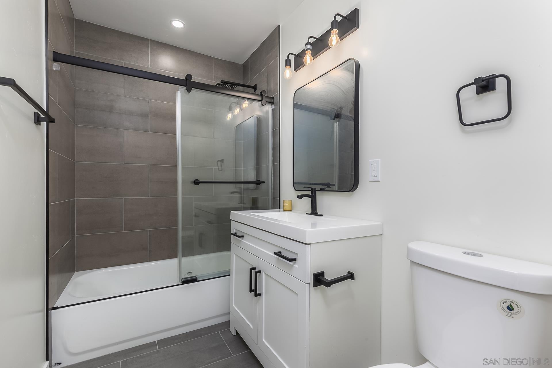 Detail Gallery Image 26 of 57 For 2549  Roseview Pl, San Diego,  CA 92105 - 4 Beds | 2 Baths