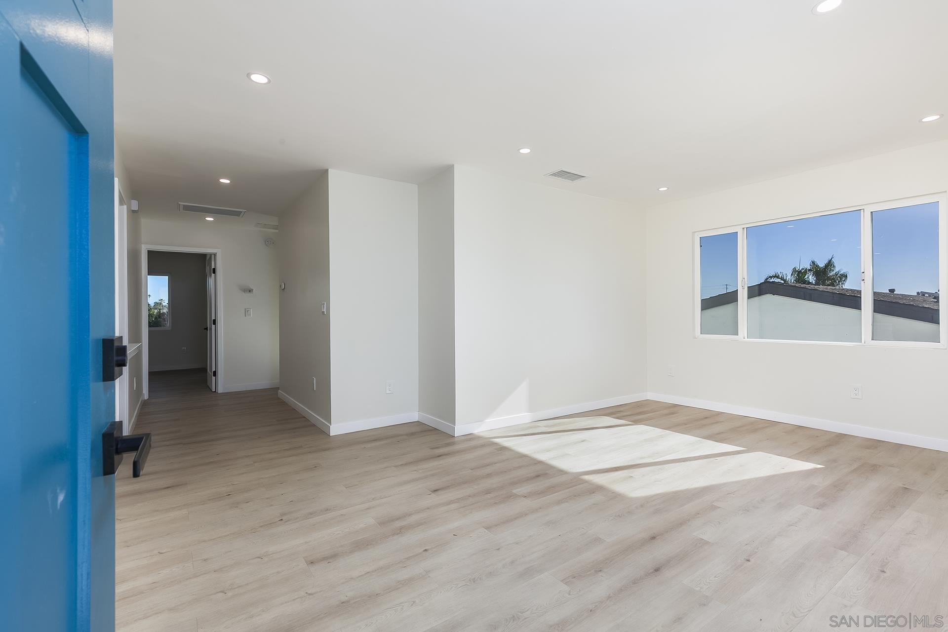 Detail Gallery Image 4 of 57 For 2549  Roseview Pl, San Diego,  CA 92105 - 4 Beds | 2 Baths