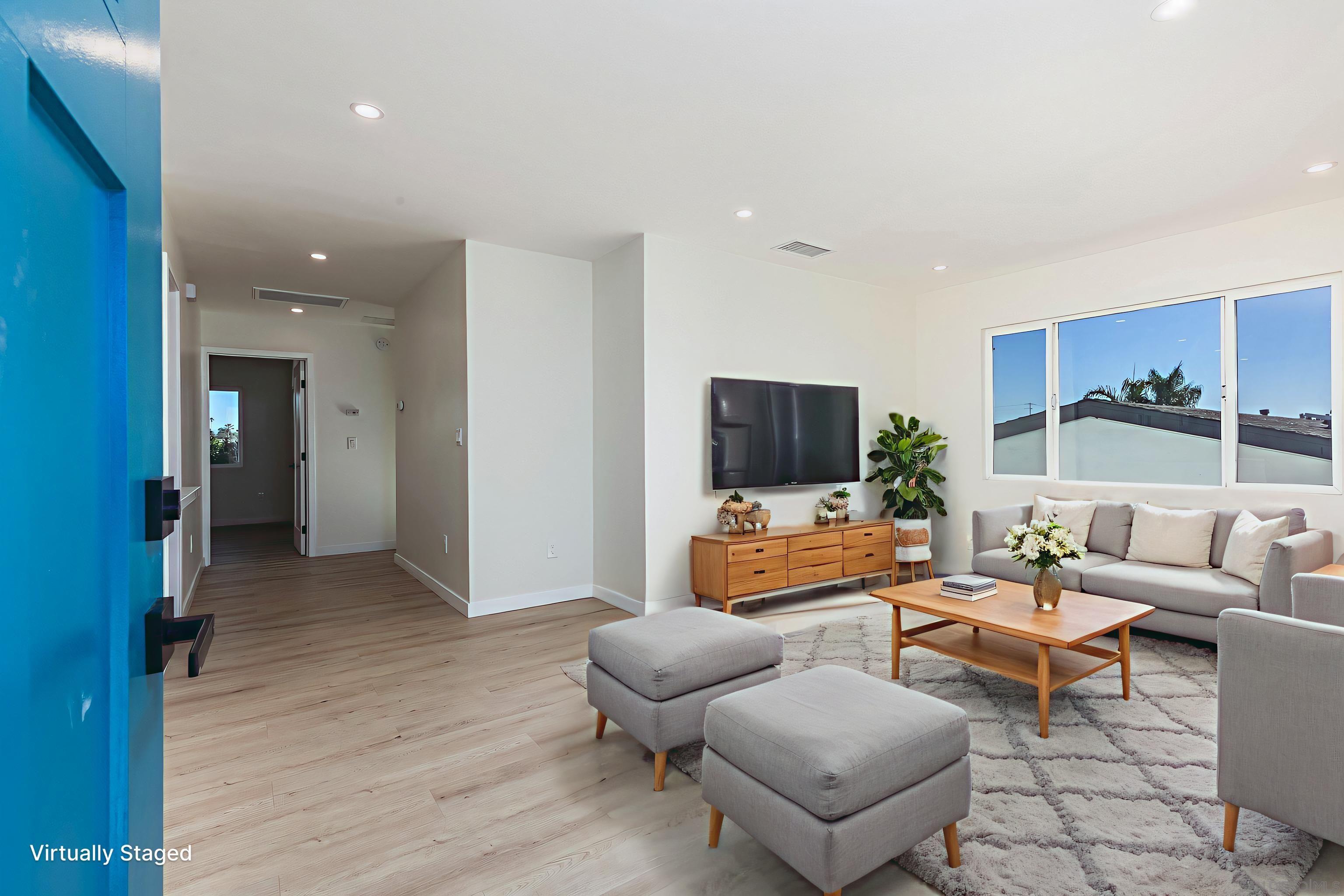 Detail Gallery Image 5 of 57 For 2549  Roseview Pl, San Diego,  CA 92105 - 4 Beds | 2 Baths