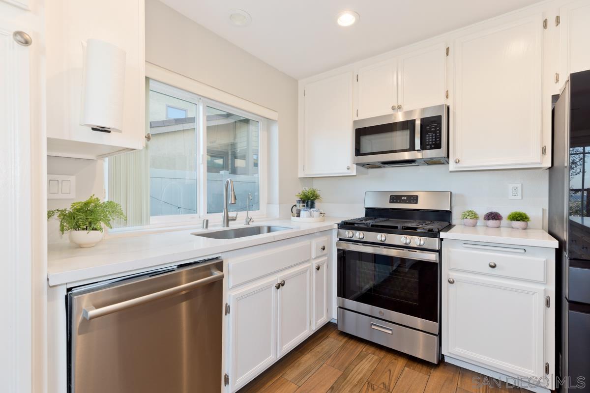 Detail Gallery Image 8 of 45 For 9531  Bayamon Road, San Diego,  CA 92129 - 4 Beds | 3 Baths