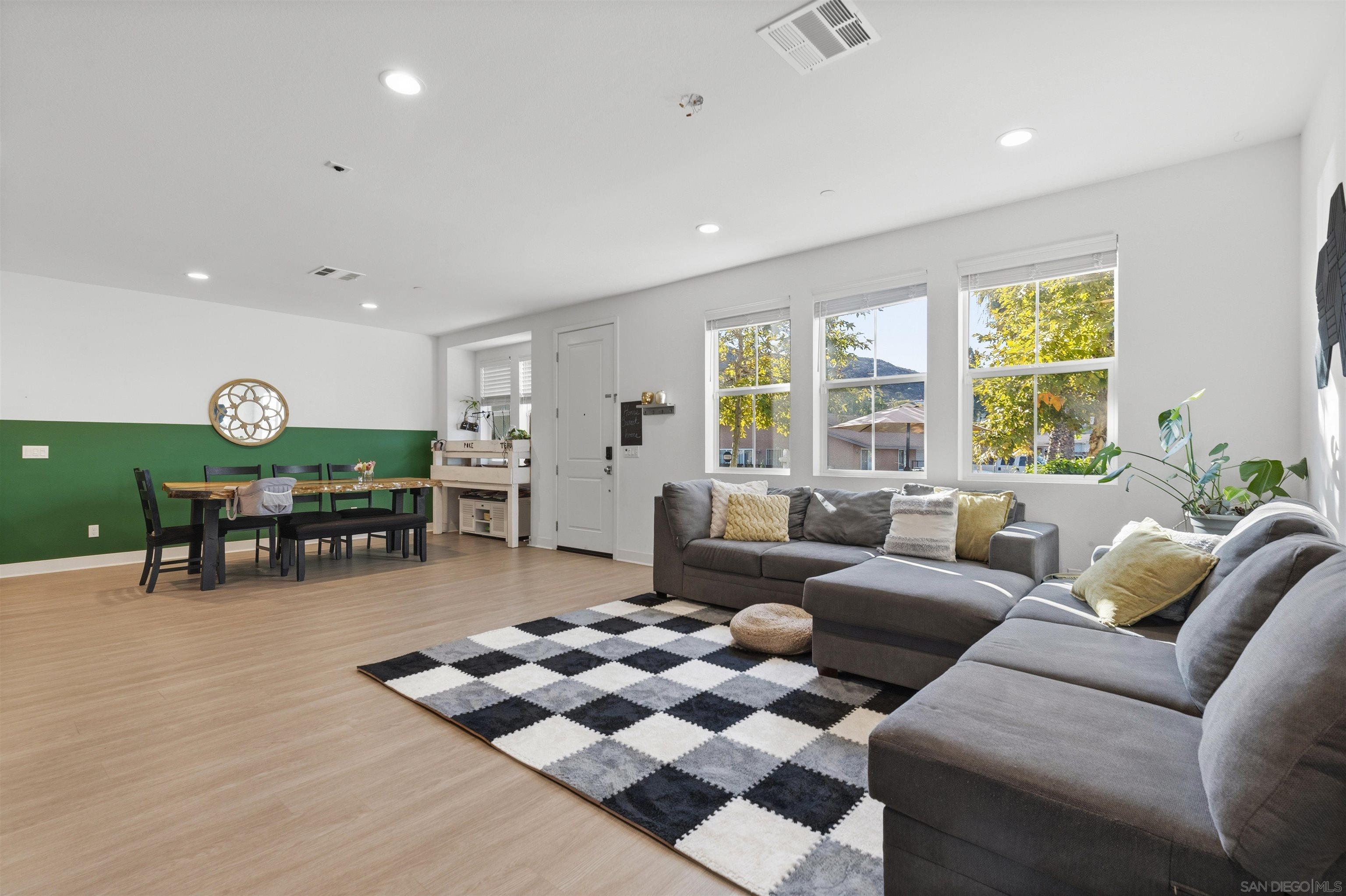 Detail Gallery Image 2 of 23 For 8686  Tobago Lane, Santee,  CA 92071 - 4 Beds | 3 Baths