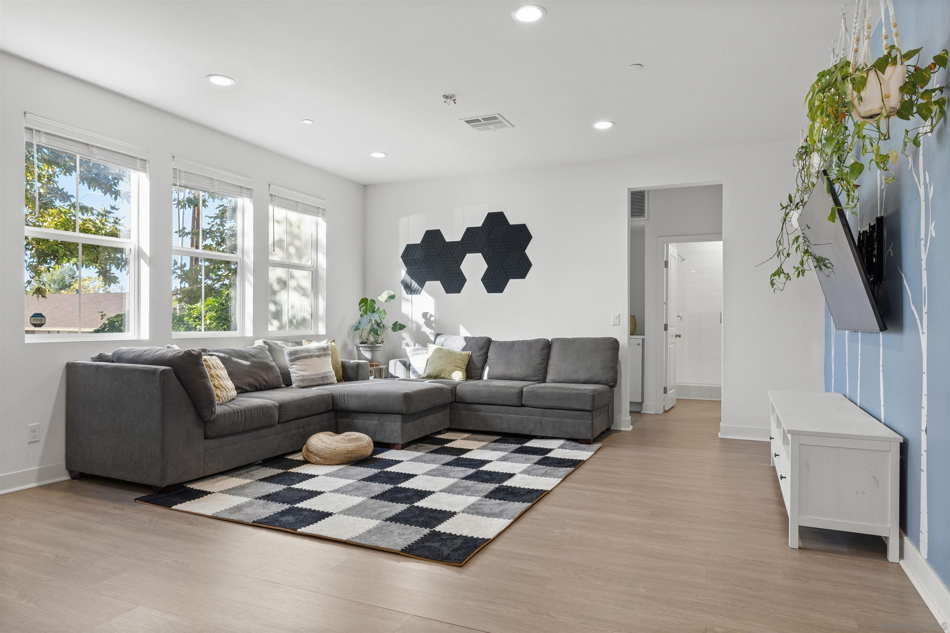 Detail Gallery Image 3 of 23 For 8686  Tobago Lane, Santee,  CA 92071 - 4 Beds | 3 Baths