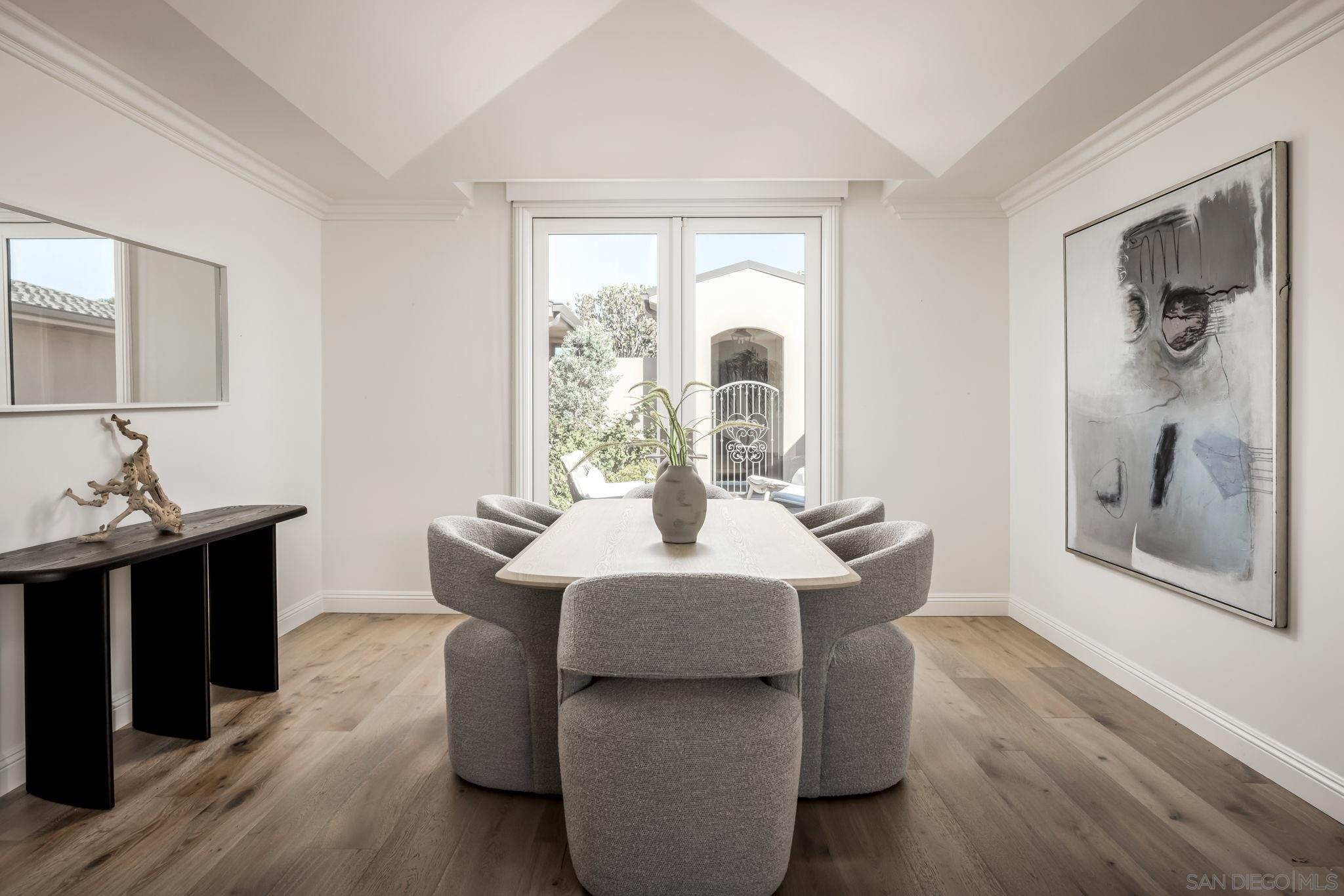 Detail Gallery Image 5 of 46 For 1879  Tahiti Drive, Costa Mesa,  CA 92626 - 4 Beds | 3/1 Baths