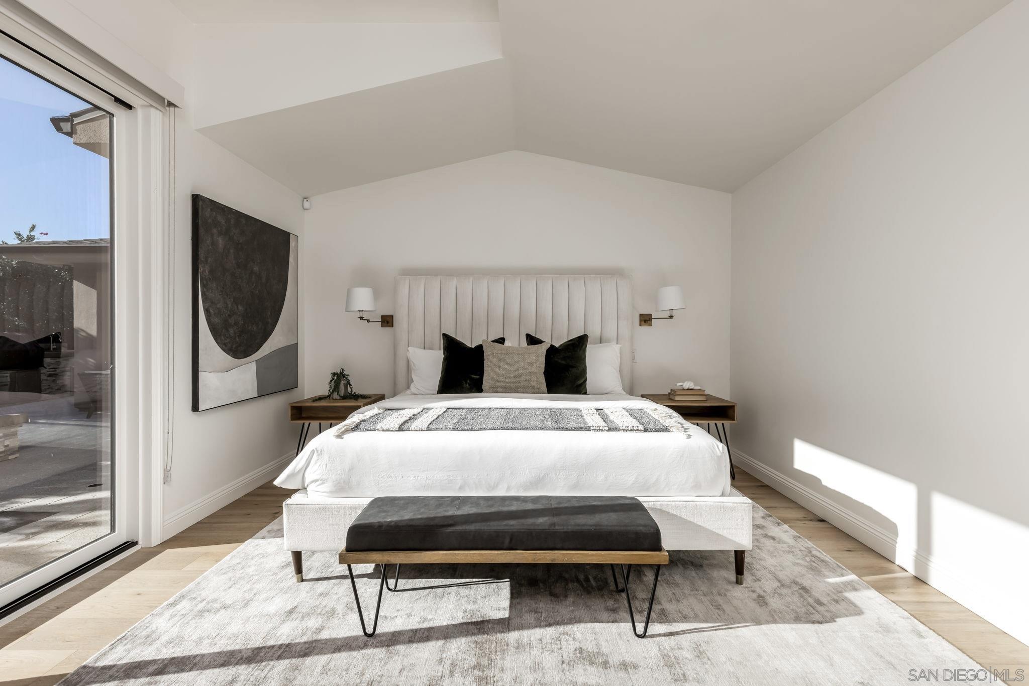 Detail Gallery Image 13 of 46 For 1879  Tahiti Drive, Costa Mesa,  CA 92626 - 4 Beds | 3/1 Baths