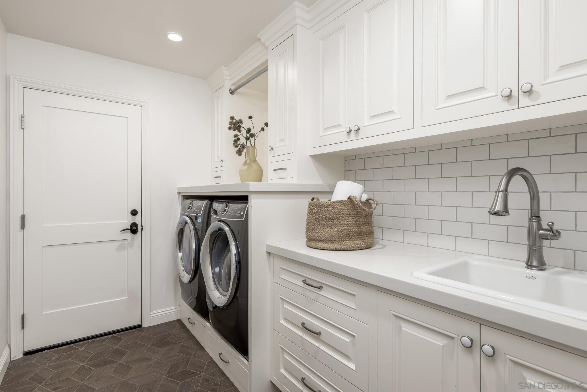 Detail Gallery Image 30 of 46 For 1879  Tahiti Drive, Costa Mesa,  CA 92626 - 4 Beds | 3/1 Baths