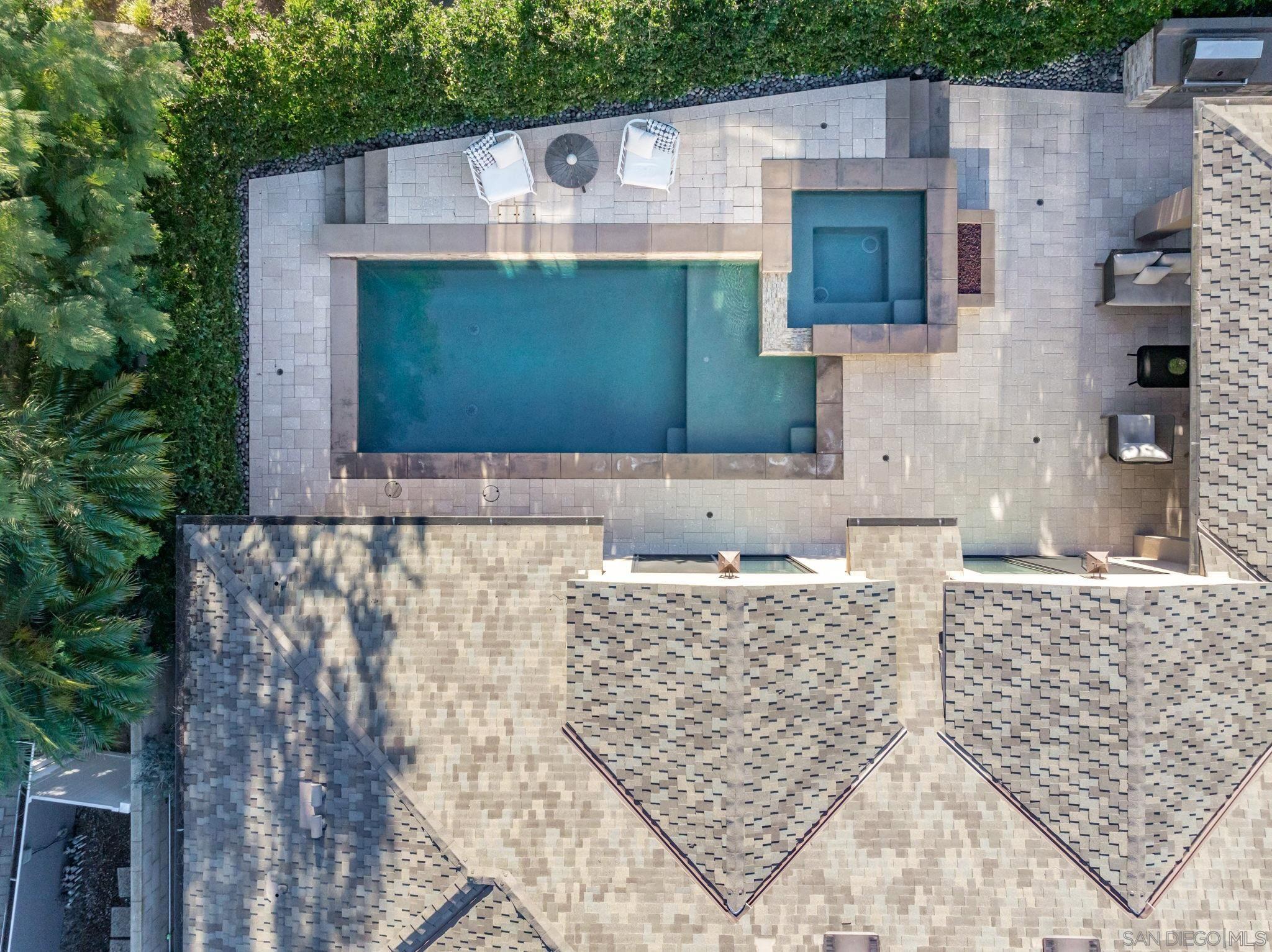 Detail Gallery Image 41 of 46 For 1879  Tahiti Drive, Costa Mesa,  CA 92626 - 4 Beds | 3/1 Baths