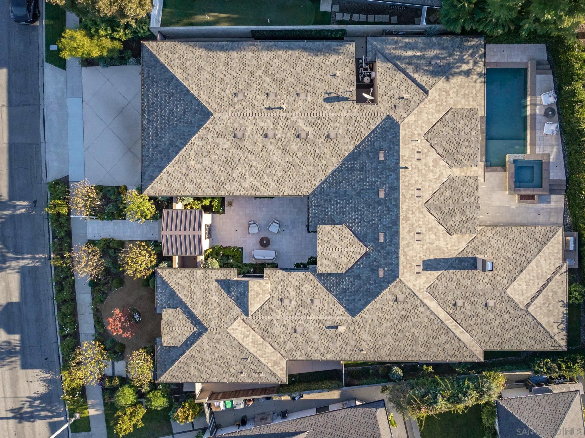 Detail Gallery Image 43 of 46 For 1879  Tahiti Drive, Costa Mesa,  CA 92626 - 4 Beds | 3/1 Baths