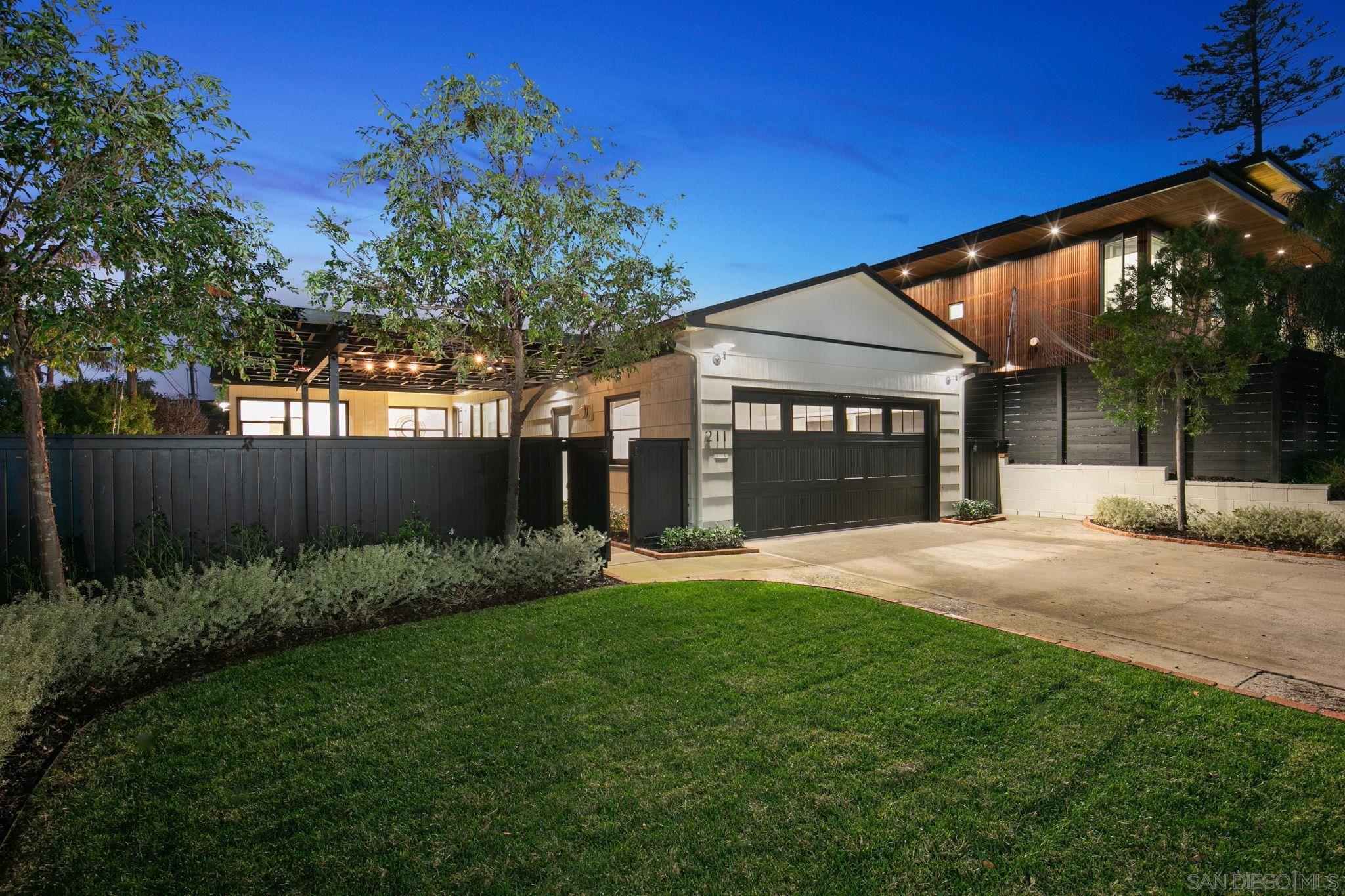 Detail Gallery Image 2 of 29 For 211  Ocean St, Solana Beach,  CA 92075 - 3 Beds | 2 Baths