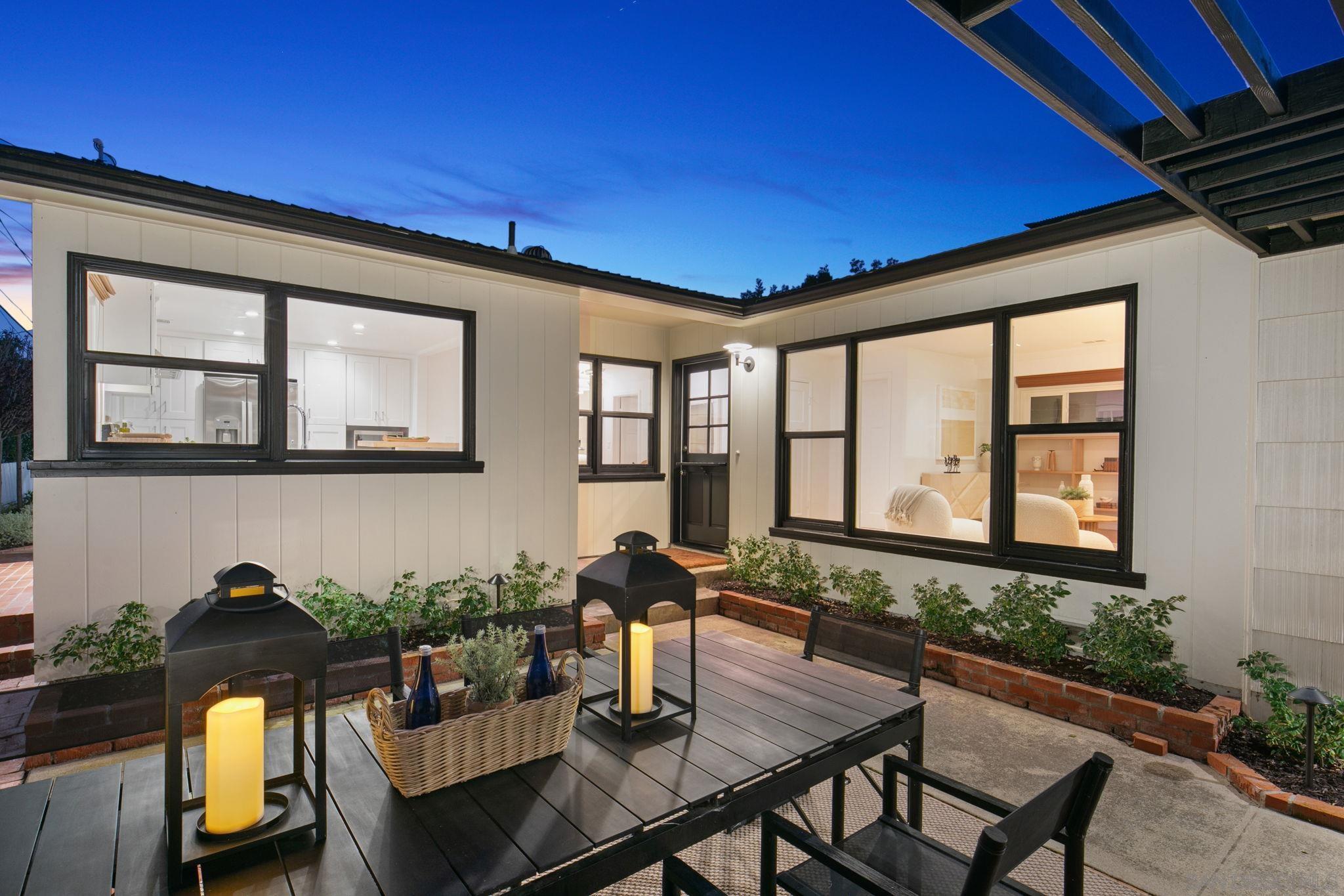 Detail Gallery Image 11 of 29 For 211  Ocean St, Solana Beach,  CA 92075 - 3 Beds | 2 Baths