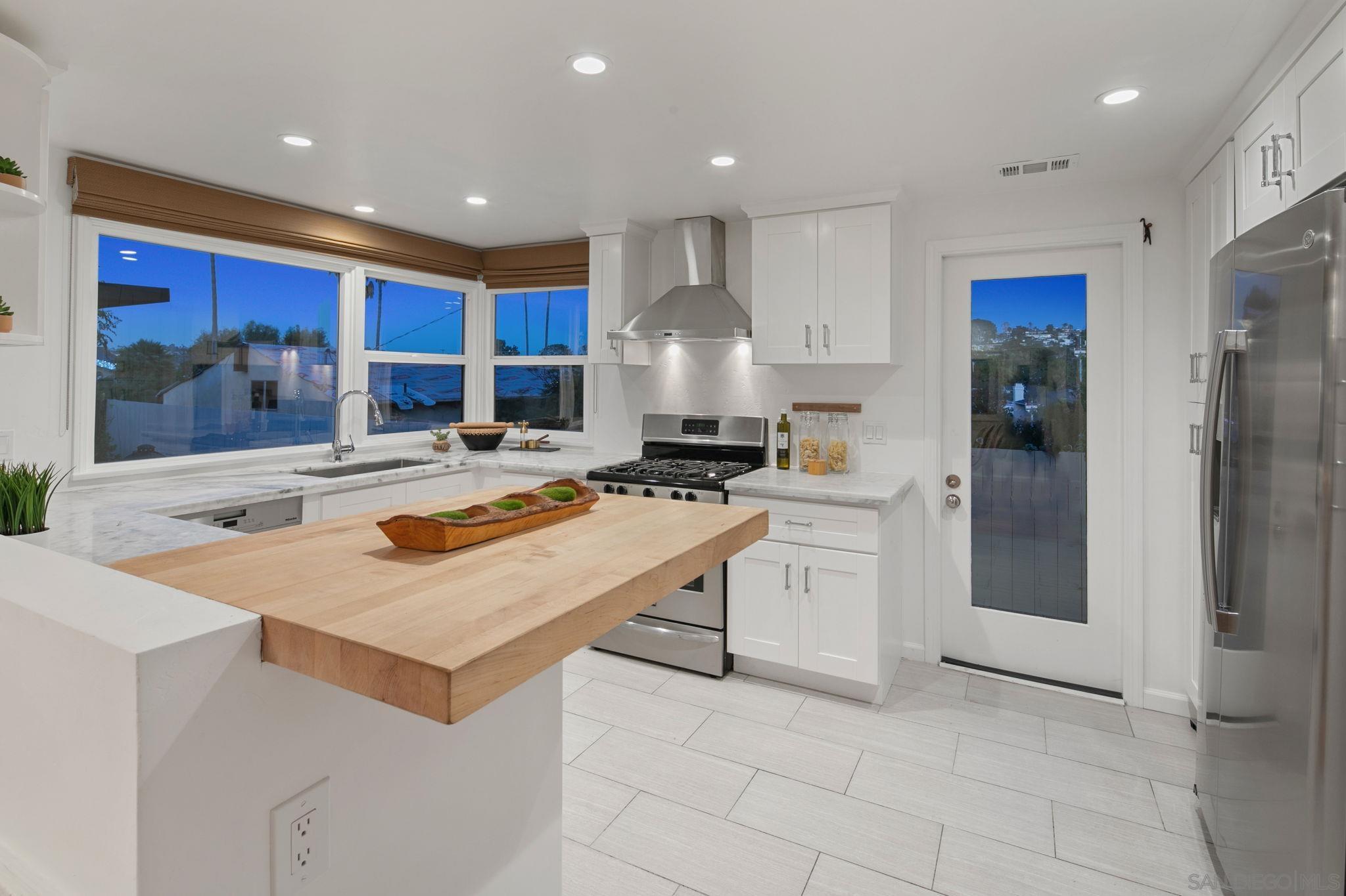 Detail Gallery Image 15 of 29 For 211  Ocean St, Solana Beach,  CA 92075 - 3 Beds | 2 Baths