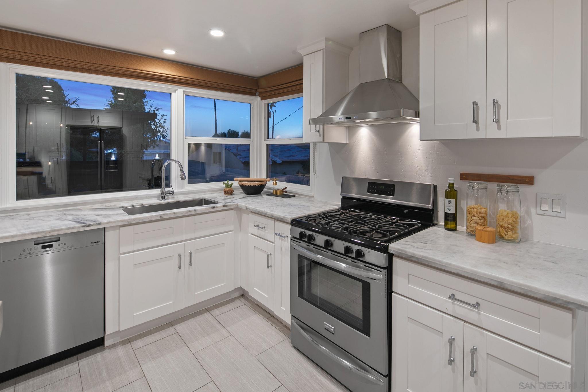 Detail Gallery Image 7 of 29 For 211  Ocean St, Solana Beach,  CA 92075 - 3 Beds | 2 Baths