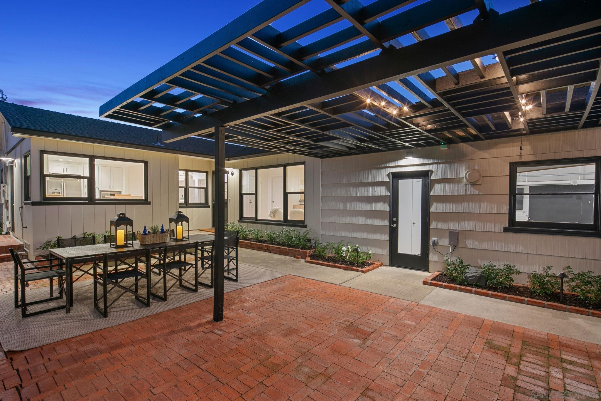 Detail Gallery Image 9 of 29 For 211  Ocean St, Solana Beach,  CA 92075 - 3 Beds | 2 Baths