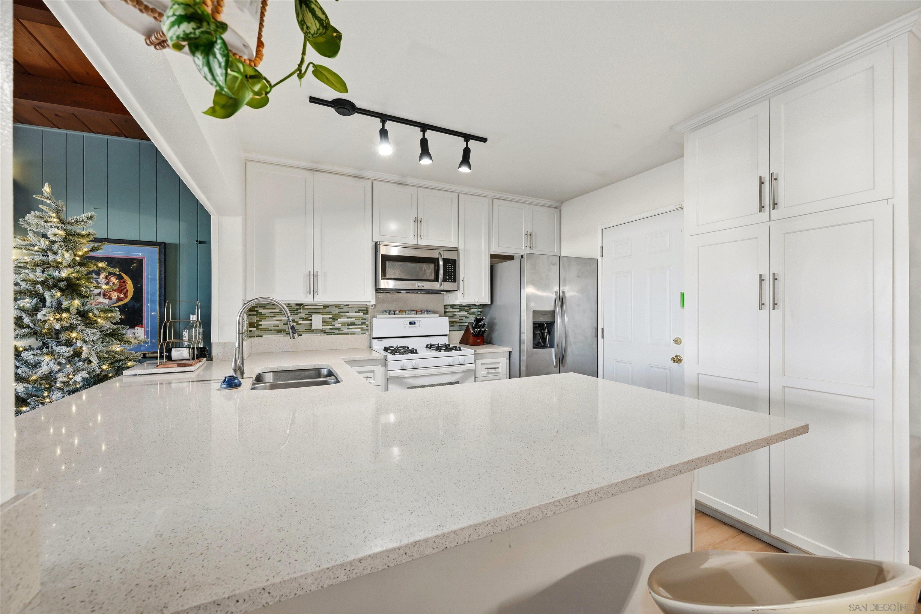 Detail Gallery Image 2 of 16 For 4006  Coldwell Ln, San Diego,  CA 92154 - 3 Beds | 2 Baths