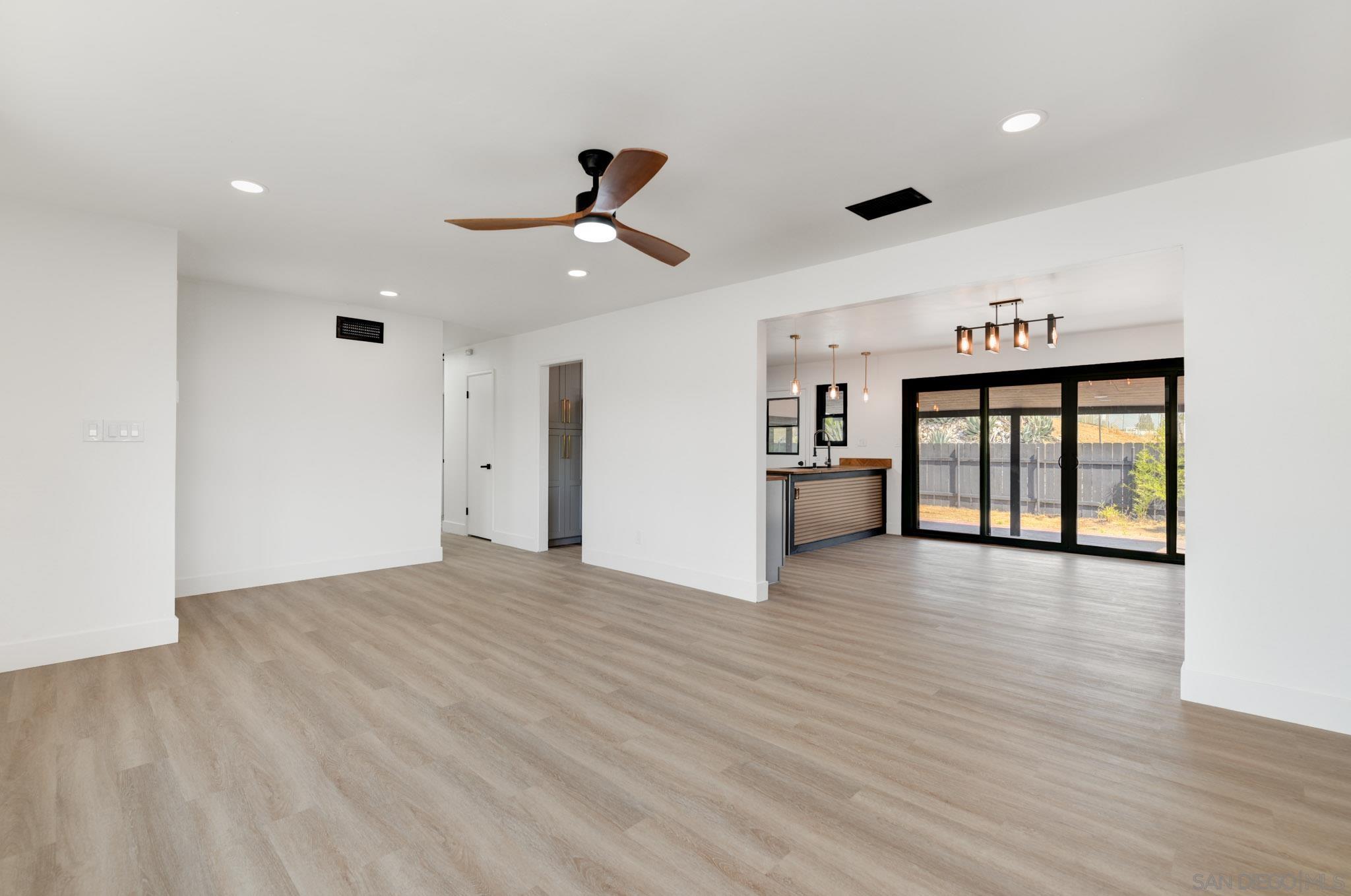 Detail Gallery Image 3 of 29 For 1340  Heron Ave, El Cajon,  CA 92020 - 4 Beds | 2 Baths