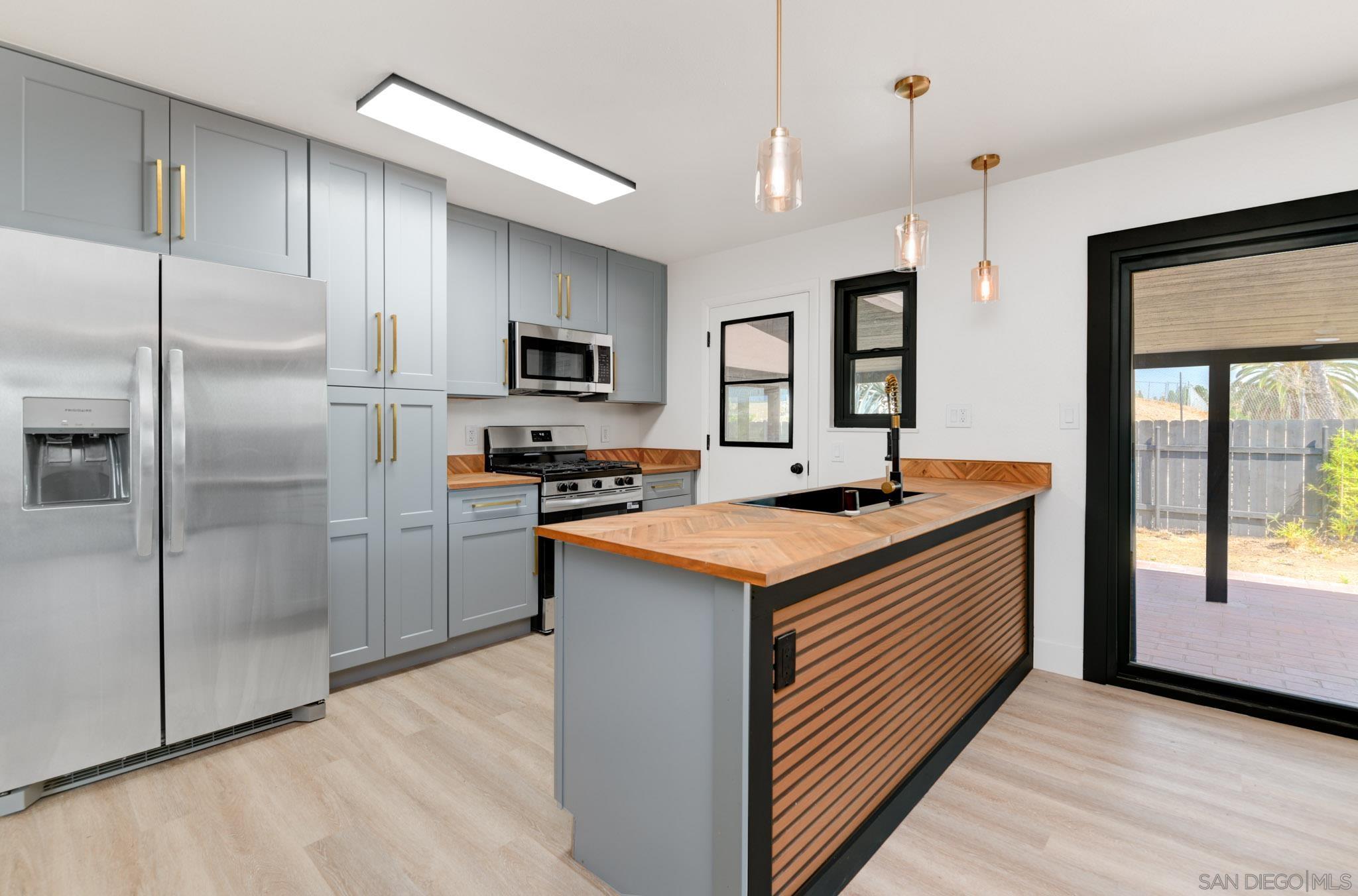 Detail Gallery Image 8 of 29 For 1340  Heron Ave, El Cajon,  CA 92020 - 4 Beds | 2 Baths