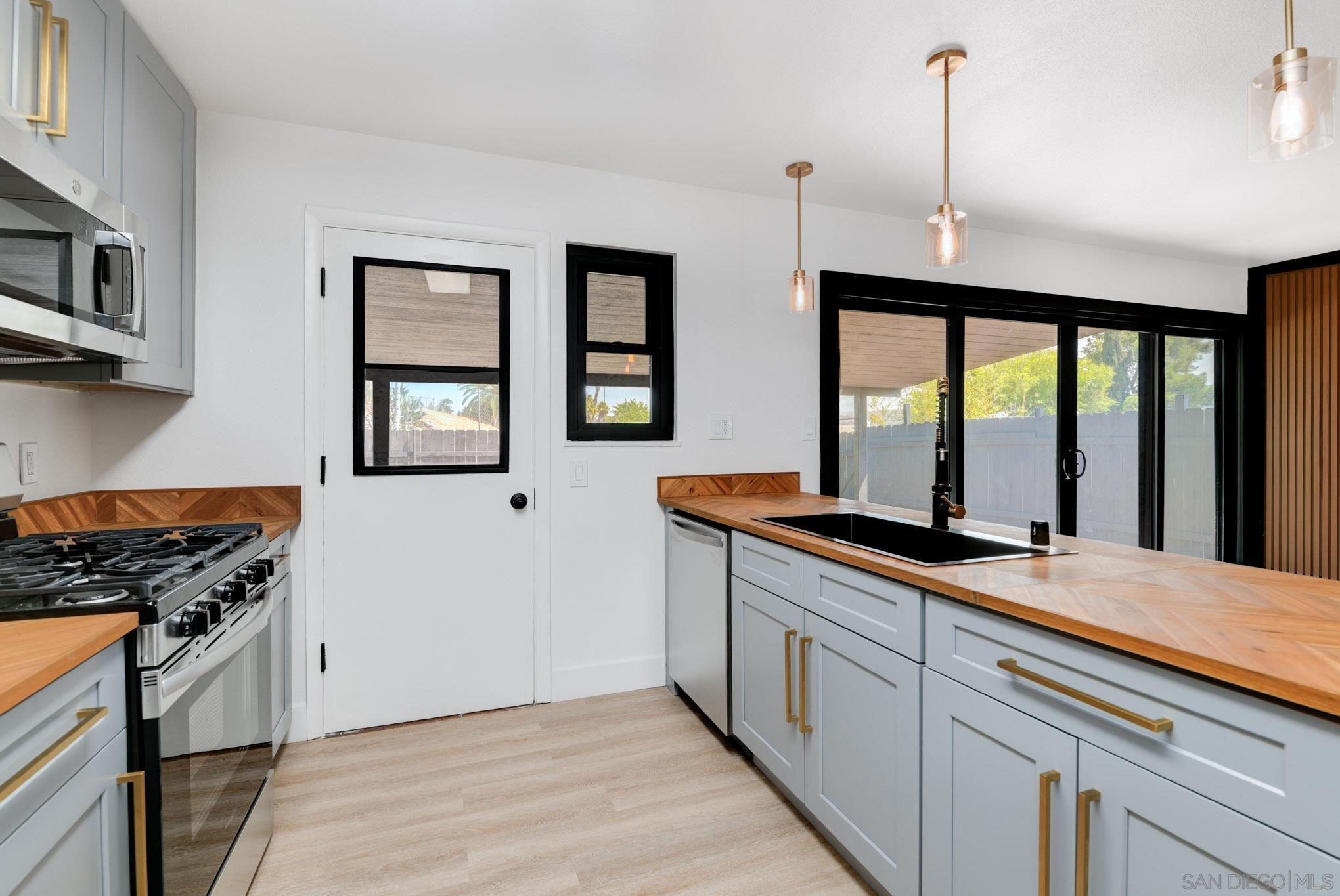 Detail Gallery Image 9 of 29 For 1340  Heron Ave, El Cajon,  CA 92020 - 4 Beds | 2 Baths