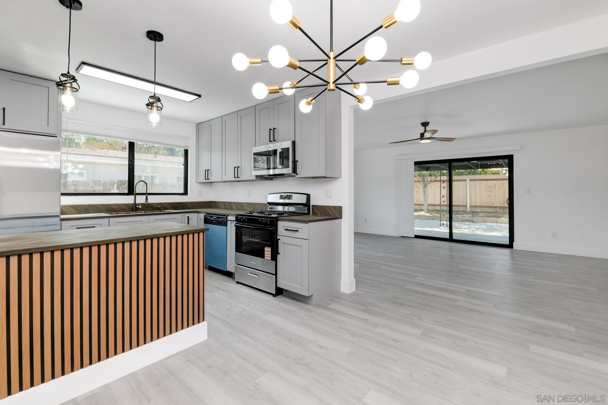 Detail Gallery Image 3 of 25 For 9125  Akard St, Spring Valley,  CA 91977 - 4 Beds | 2 Baths