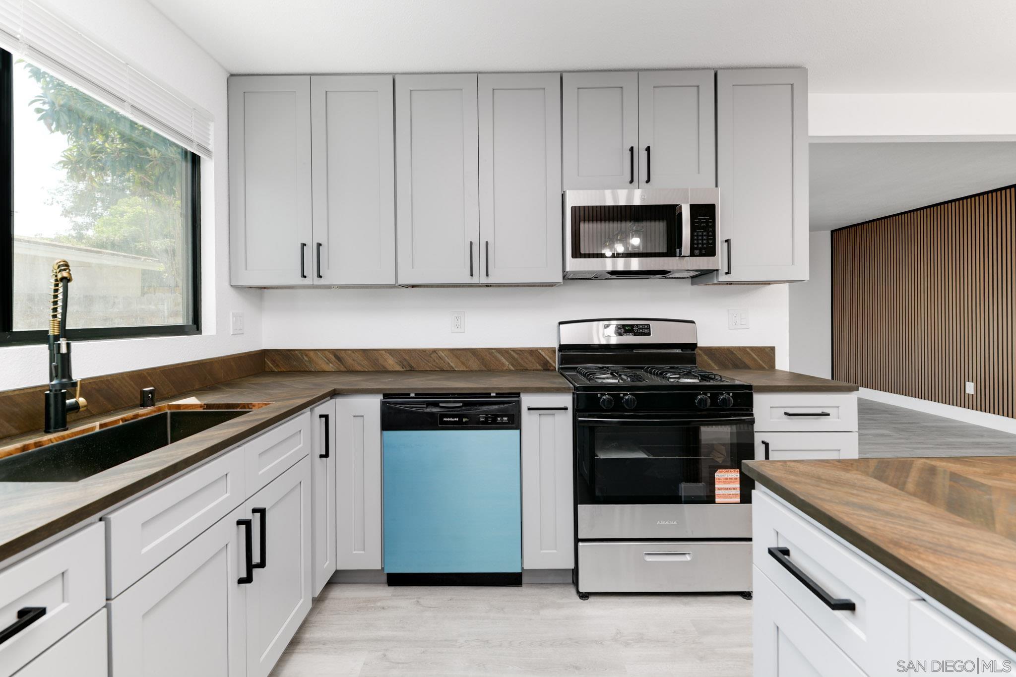 Detail Gallery Image 6 of 25 For 9125  Akard St, Spring Valley,  CA 91977 - 4 Beds | 2 Baths