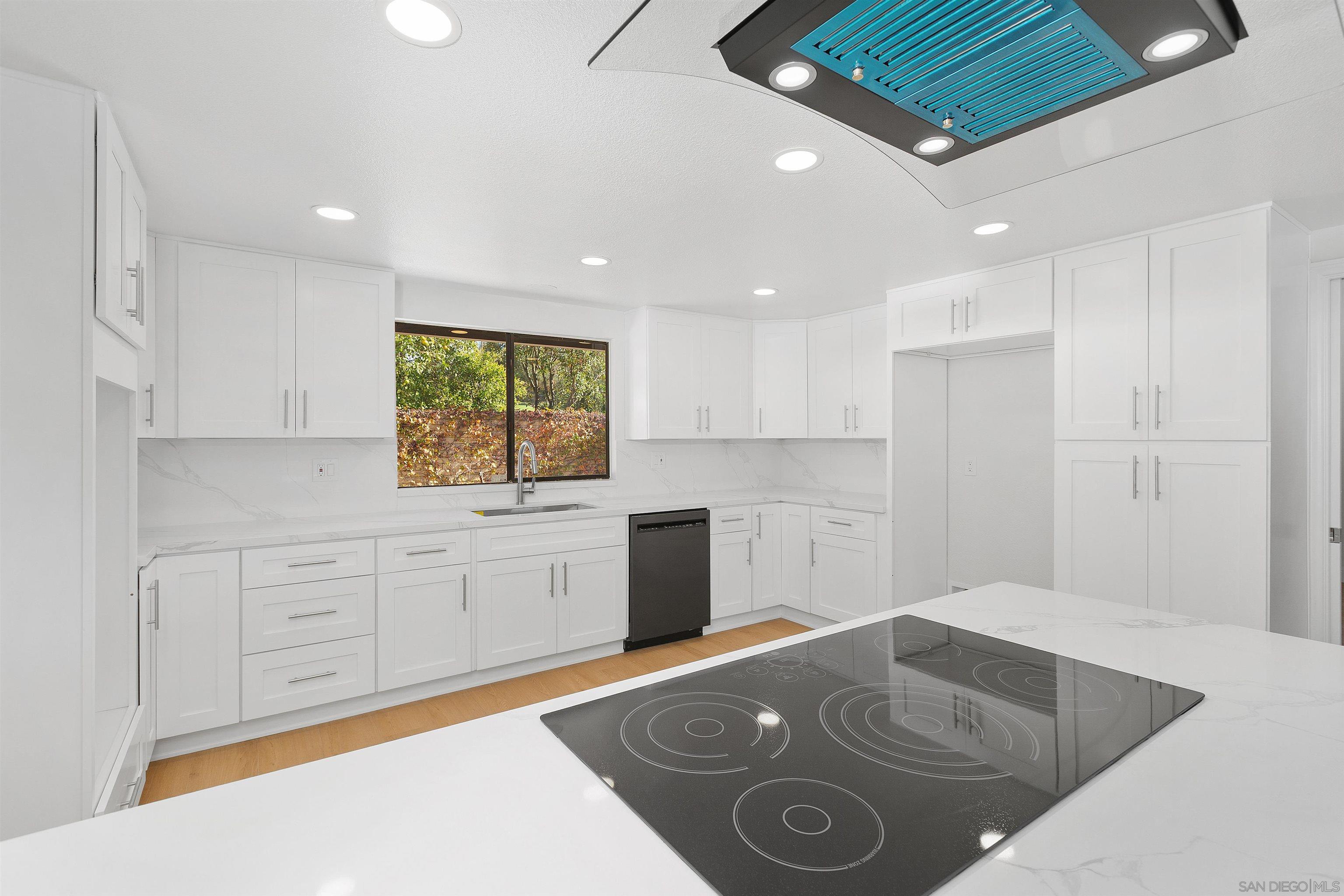 Detail Gallery Image 14 of 39 For 363  Tumble Creek Ln, Fallbrook,  CA 92028 - 3 Beds | 2/1 Baths