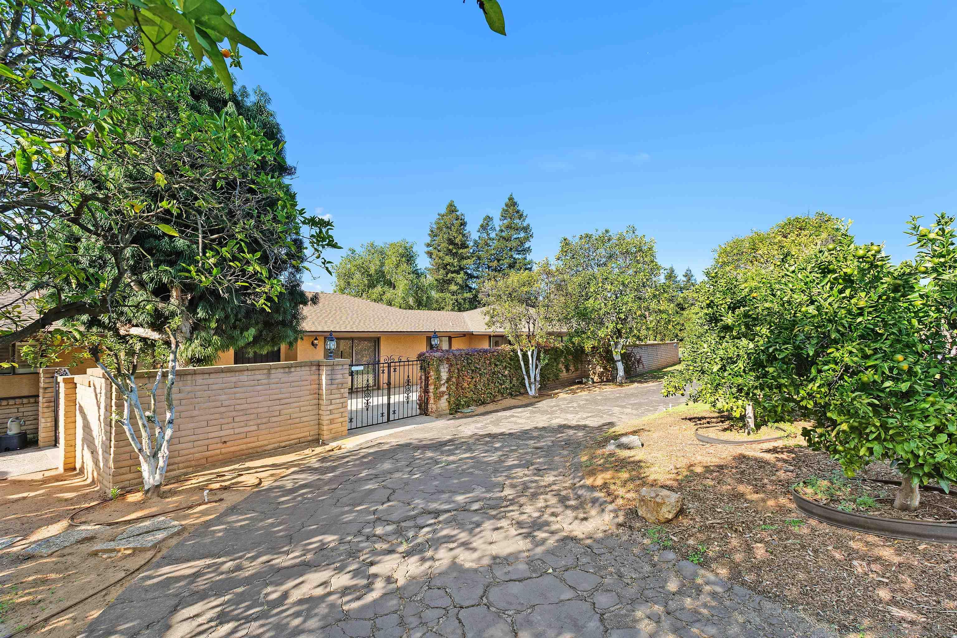 Detail Gallery Image 3 of 39 For 363  Tumble Creek Ln, Fallbrook,  CA 92028 - 3 Beds | 2/1 Baths