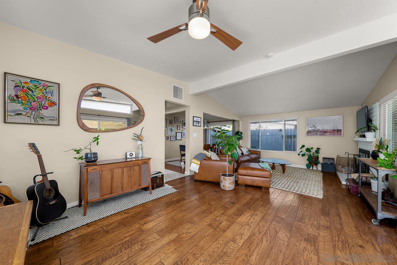 Detail Gallery Image 12 of 45 For 6209  Amber Lake Ave, San Diego,  CA 92119 - 4 Beds | 2 Baths