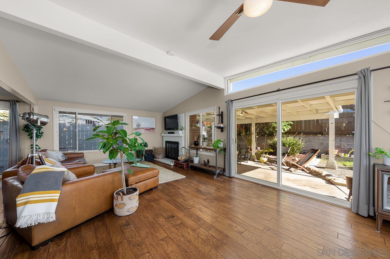 Detail Gallery Image 13 of 45 For 6209  Amber Lake Ave, San Diego,  CA 92119 - 4 Beds | 2 Baths