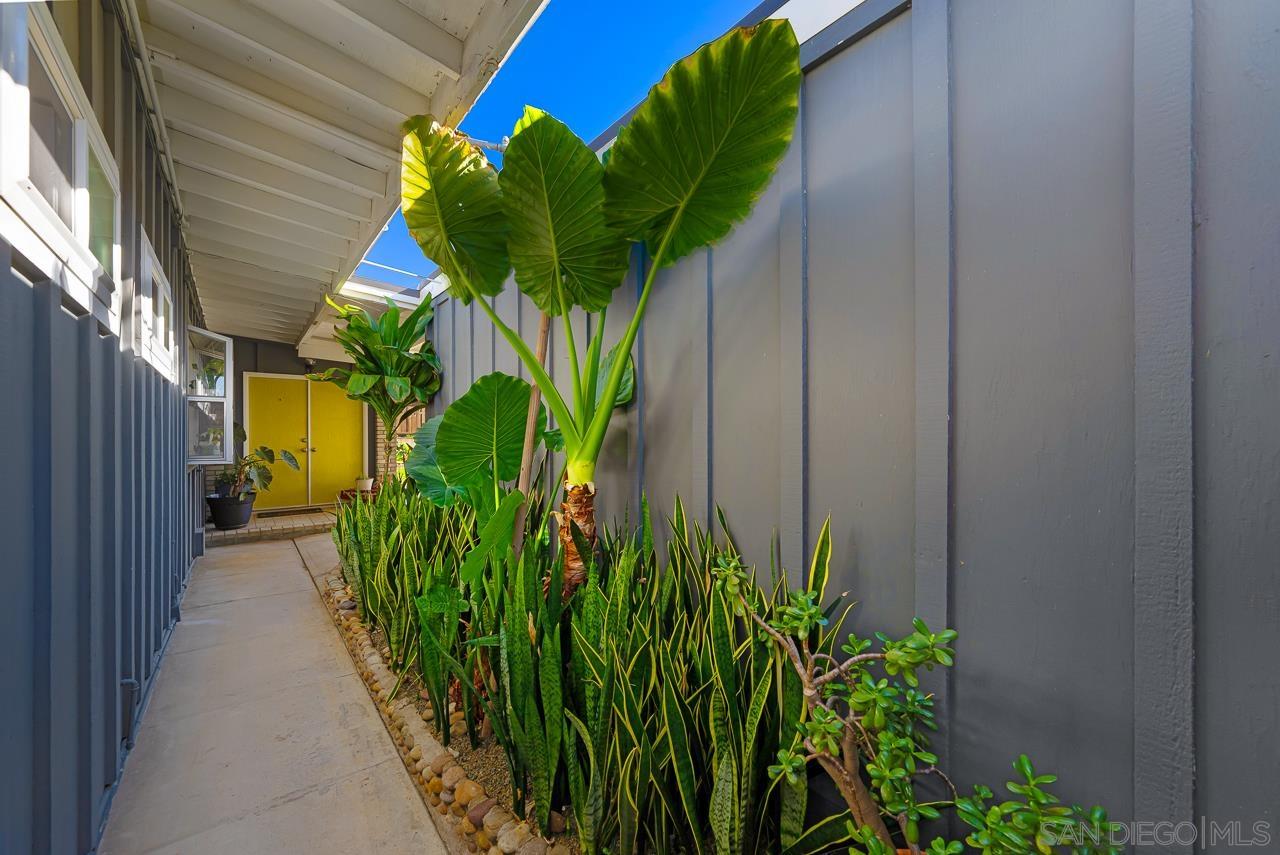 Detail Gallery Image 3 of 45 For 6209  Amber Lake Ave, San Diego,  CA 92119 - 4 Beds | 2 Baths