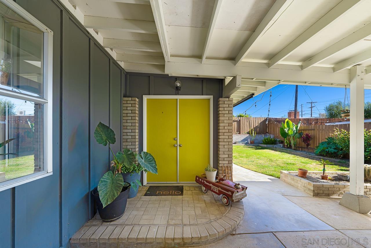 Detail Gallery Image 4 of 45 For 6209  Amber Lake Ave, San Diego,  CA 92119 - 4 Beds | 2 Baths