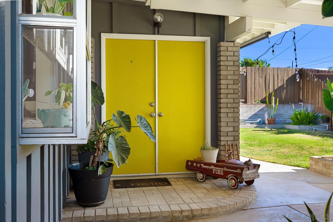 Detail Gallery Image 5 of 45 For 6209  Amber Lake Ave, San Diego,  CA 92119 - 4 Beds | 2 Baths