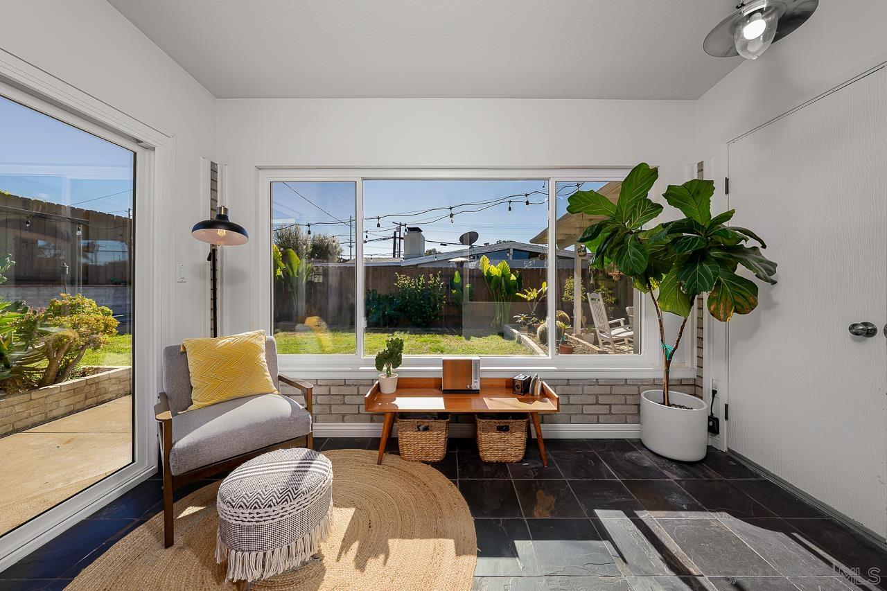 Detail Gallery Image 7 of 45 For 6209  Amber Lake Ave, San Diego,  CA 92119 - 4 Beds | 2 Baths