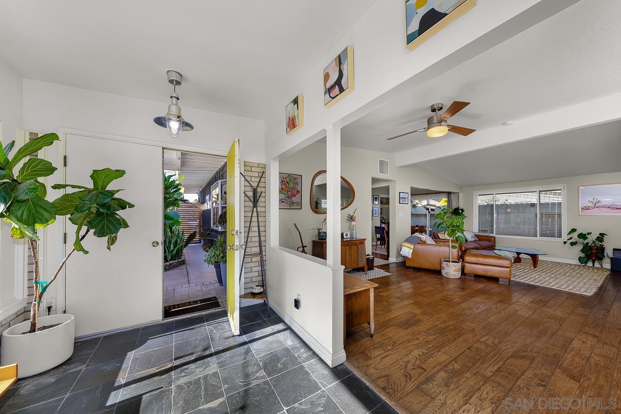 Detail Gallery Image 9 of 45 For 6209  Amber Lake Ave, San Diego,  CA 92119 - 4 Beds | 2 Baths