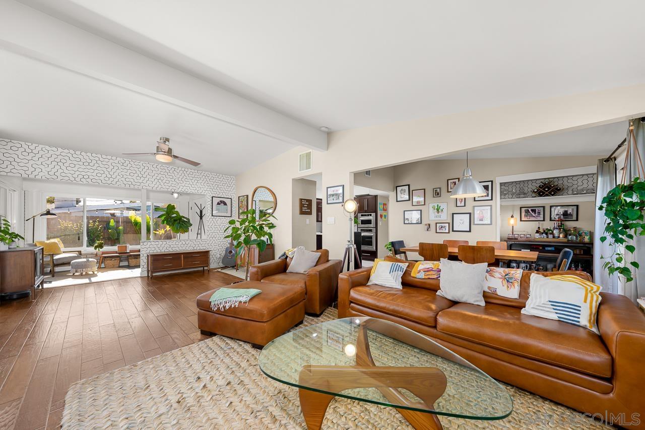 Detail Gallery Image 10 of 45 For 6209  Amber Lake Ave, San Diego,  CA 92119 - 4 Beds | 2 Baths