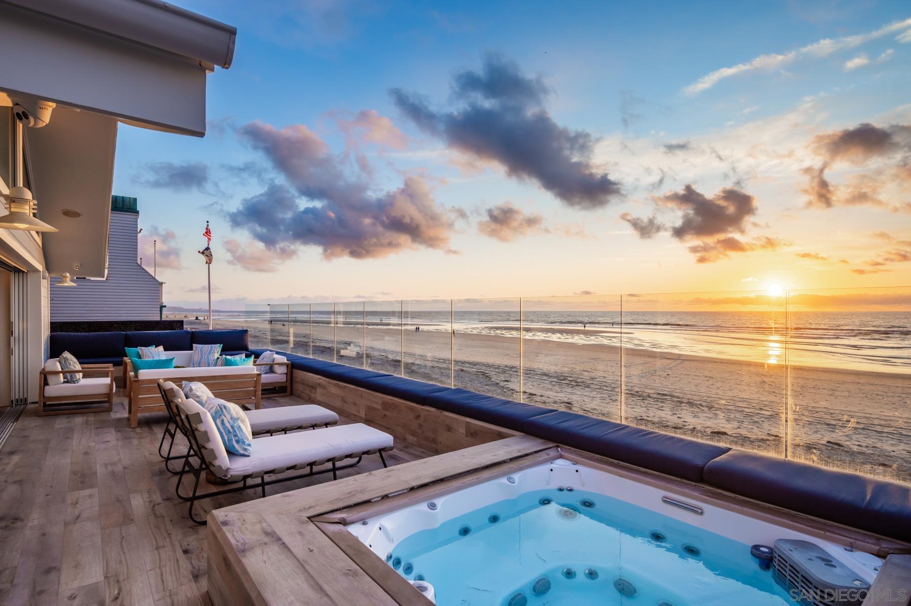 Detail Gallery Image 2 of 30 For 2050  Ocean Front, Del Mar,  CA 92014 - 5 Beds | 5 Baths