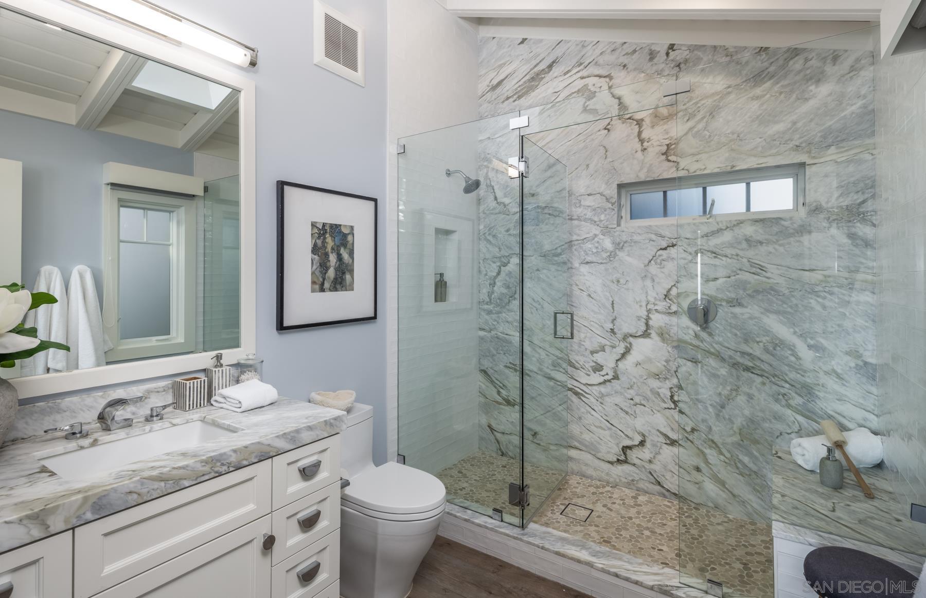 Detail Gallery Image 13 of 30 For 2050  Ocean Front, Del Mar,  CA 92014 - 5 Beds | 5 Baths