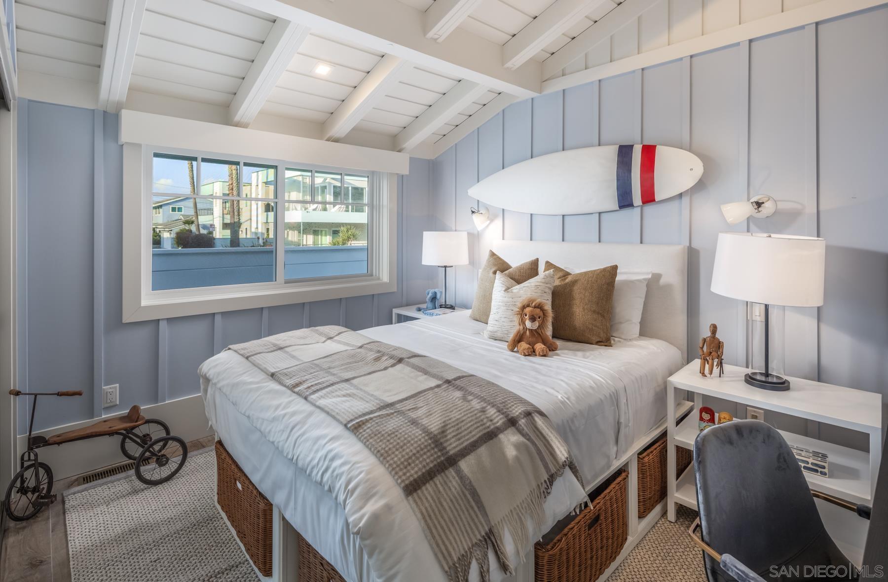 Detail Gallery Image 14 of 30 For 2050  Ocean Front, Del Mar,  CA 92014 - 5 Beds | 5 Baths