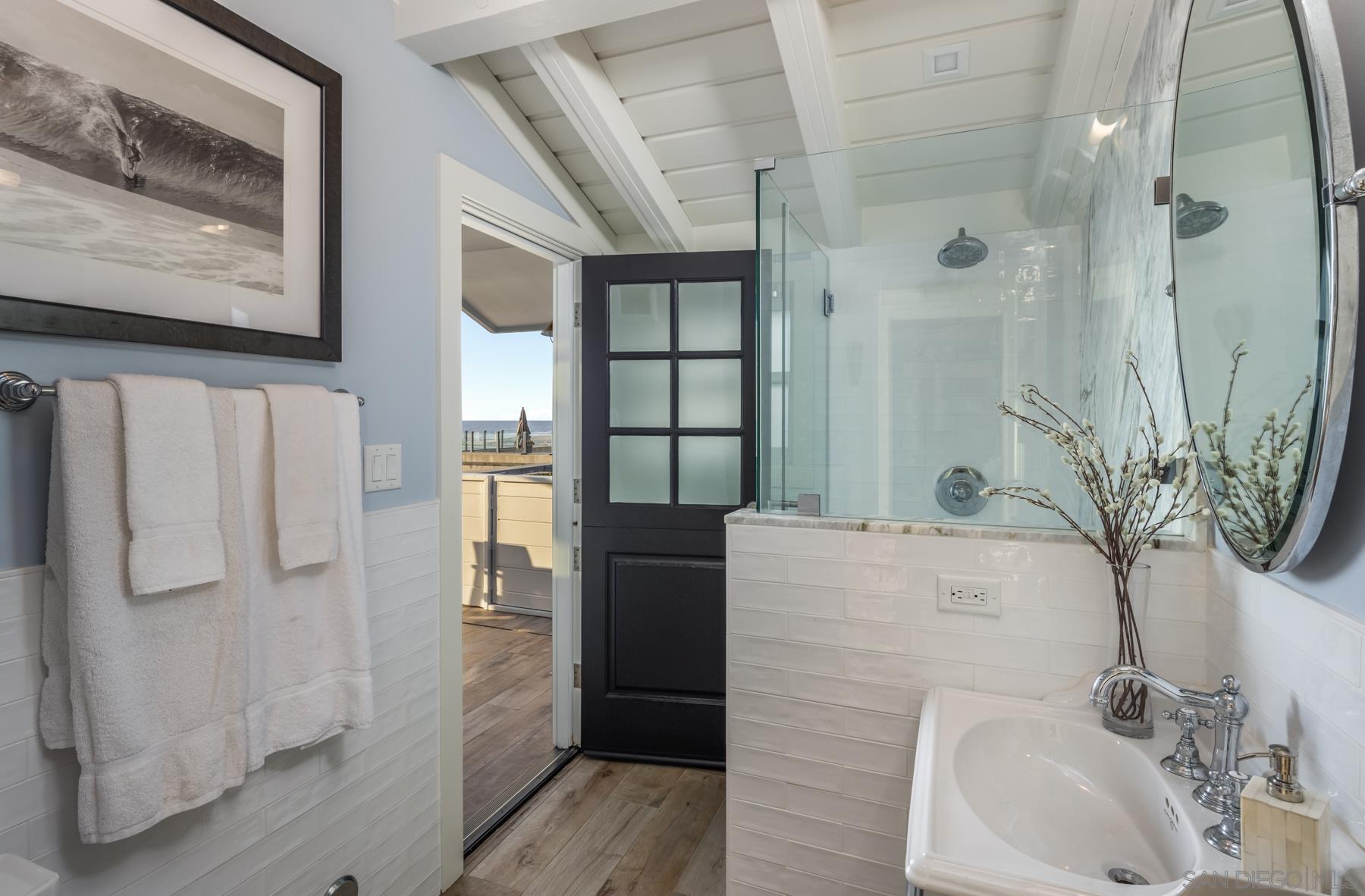 Detail Gallery Image 15 of 30 For 2050  Ocean Front, Del Mar,  CA 92014 - 5 Beds | 5 Baths