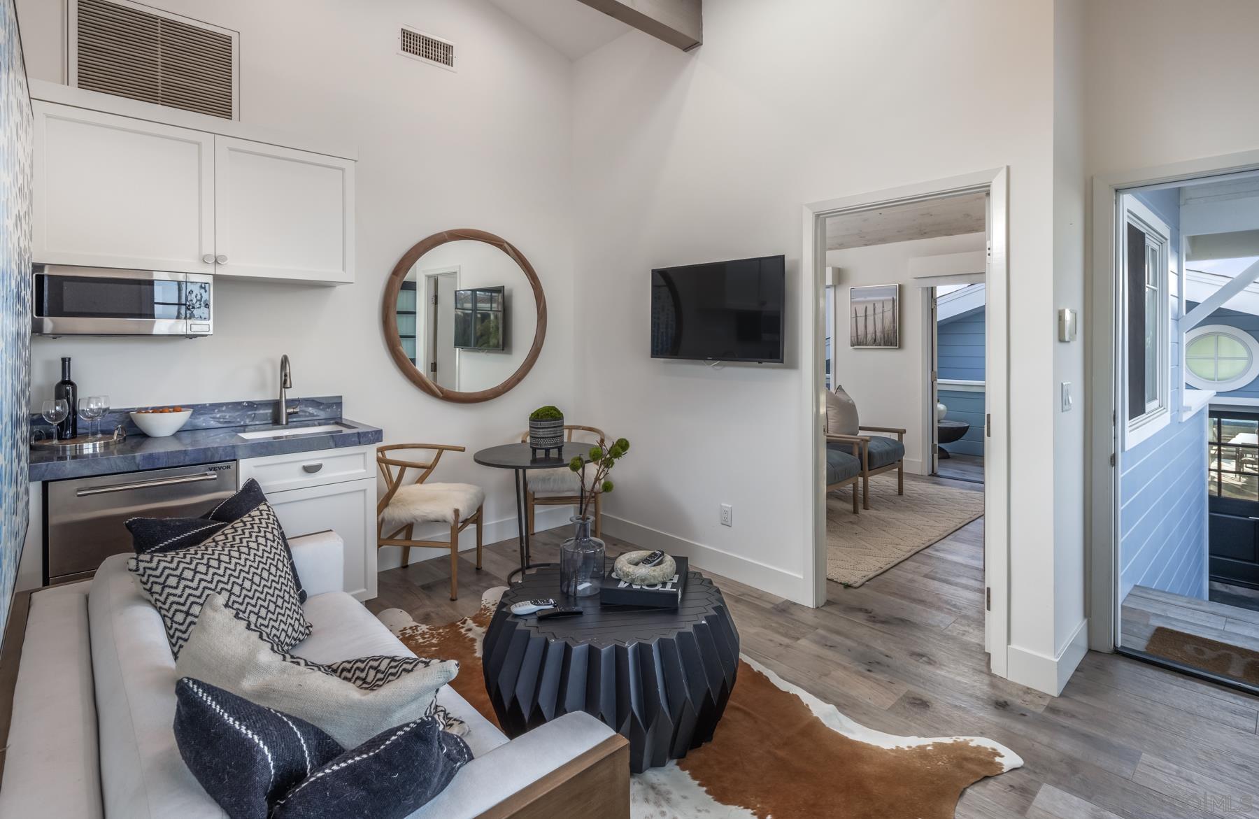 Detail Gallery Image 16 of 30 For 2050  Ocean Front, Del Mar,  CA 92014 - 5 Beds | 5 Baths