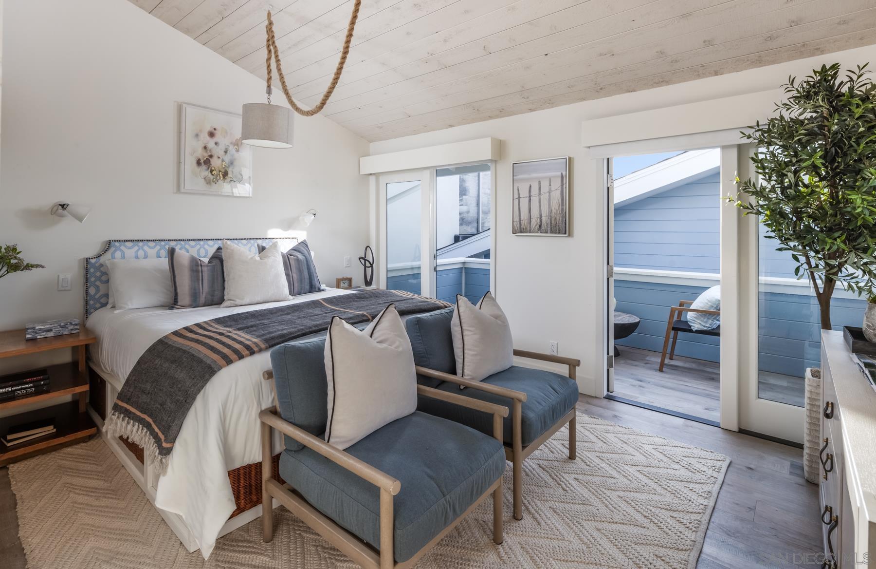 Detail Gallery Image 17 of 30 For 2050  Ocean Front, Del Mar,  CA 92014 - 5 Beds | 5 Baths