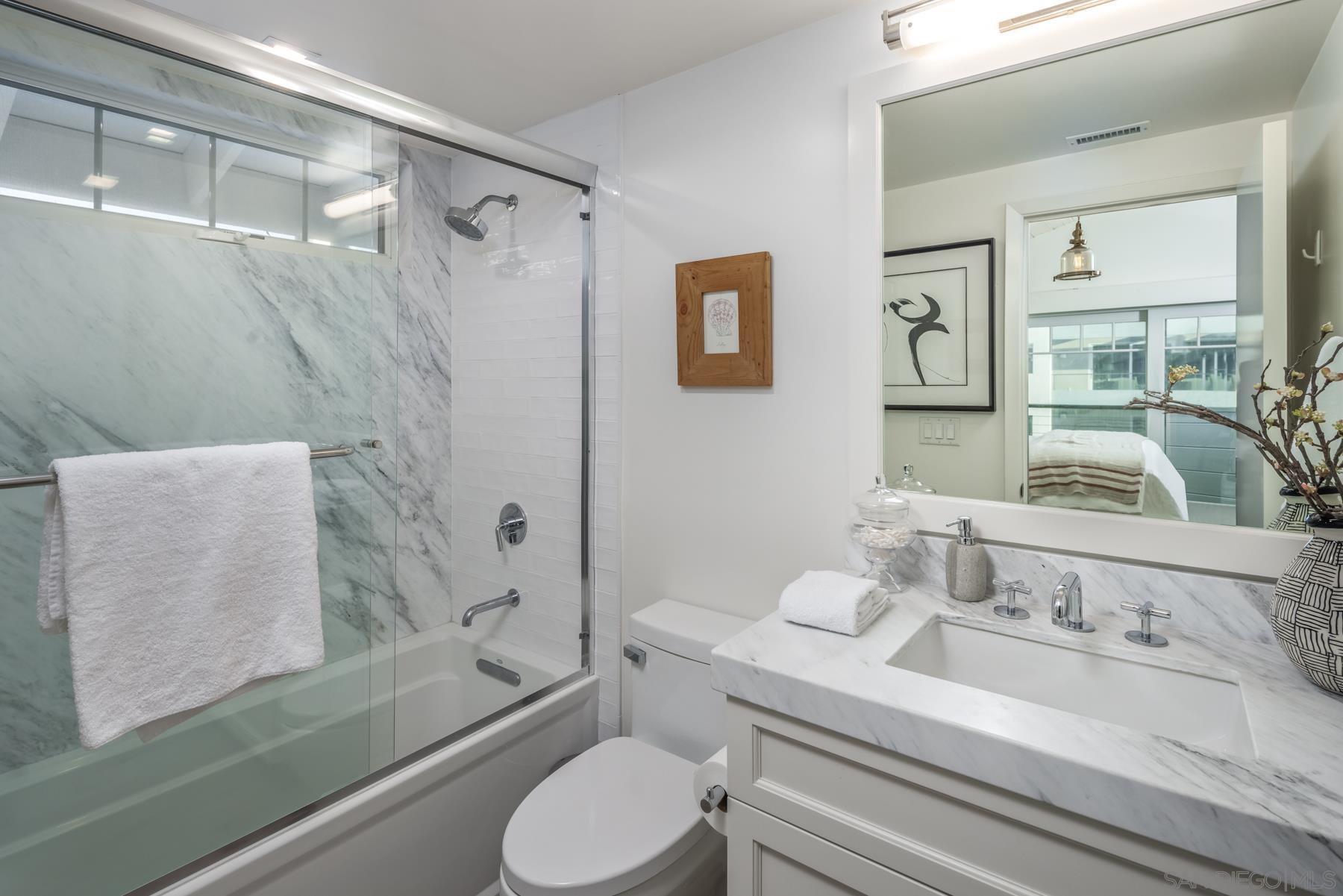 Detail Gallery Image 18 of 30 For 2050  Ocean Front, Del Mar,  CA 92014 - 5 Beds | 5 Baths