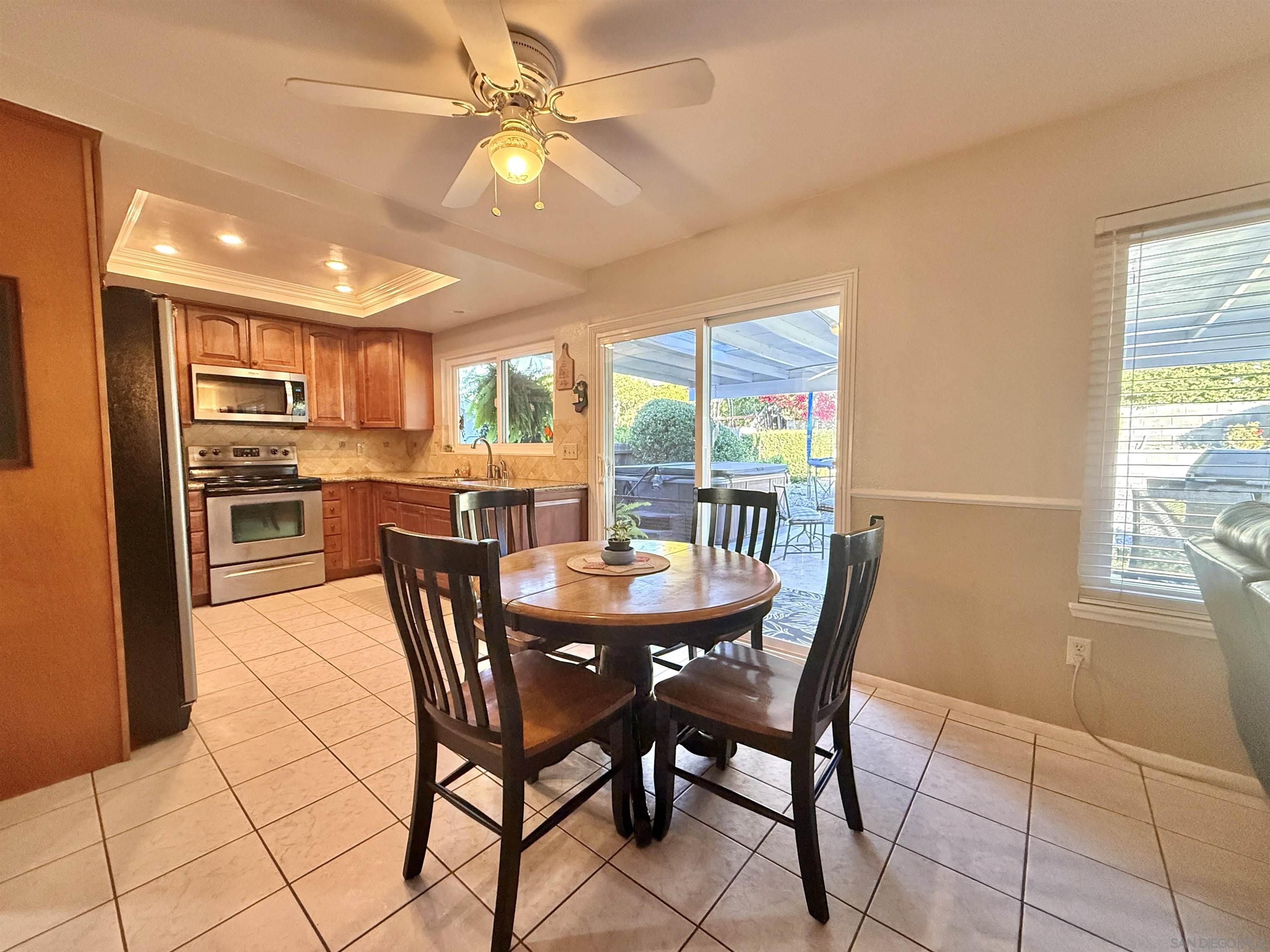 Detail Gallery Image 11 of 29 For 2049  Wind River Rd, El Cajon,  CA 92019 - 4 Beds | 3 Baths