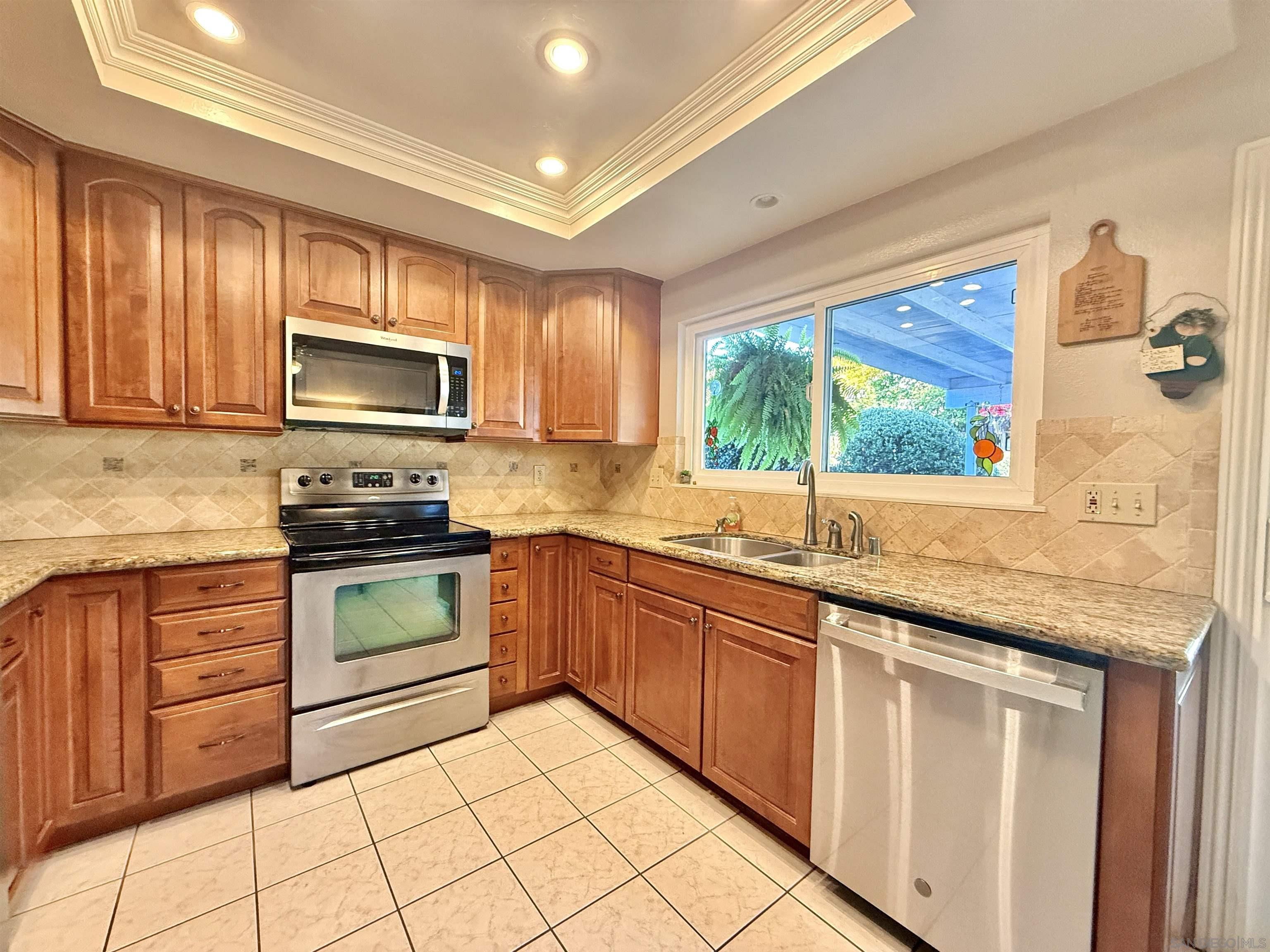 Detail Gallery Image 8 of 31 For 2049  Wind River Rd, El Cajon,  CA 92019 - 4 Beds | 3 Baths