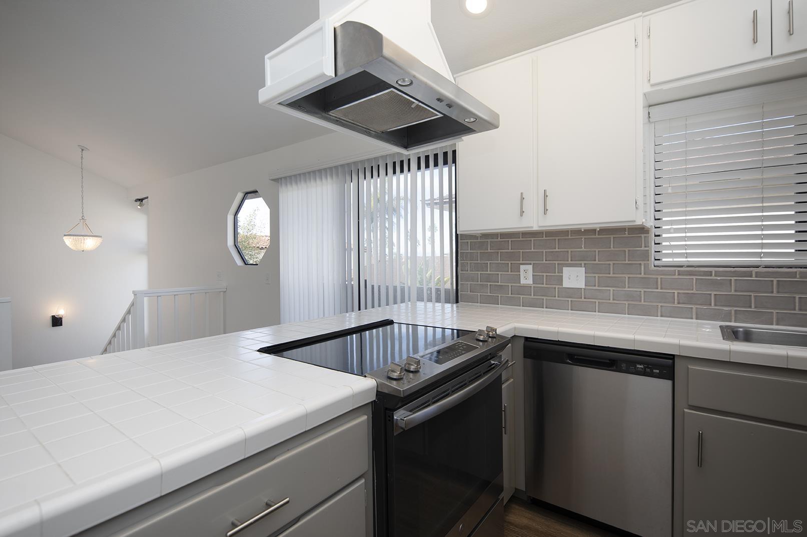 Detail Gallery Image 16 of 30 For 315  Westbourne Street, La Jolla,  CA 92037 - 4 Beds | 3 Baths